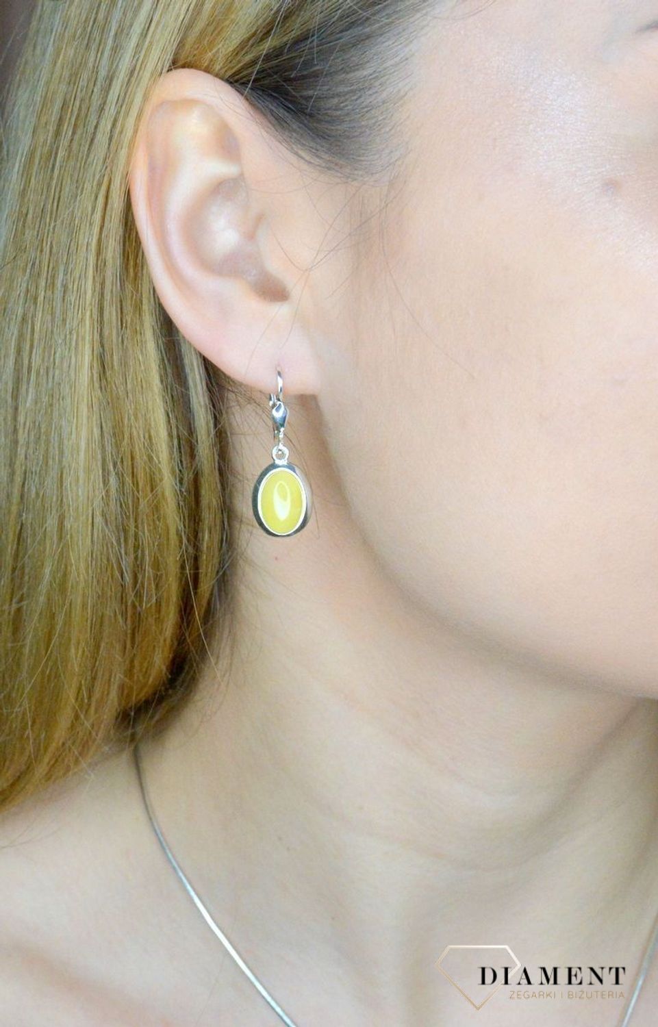 Srebrne kolczyki damskie owalne z mlecznym bursztynem bałtyckim DIA-KLC-9899-925.jpg