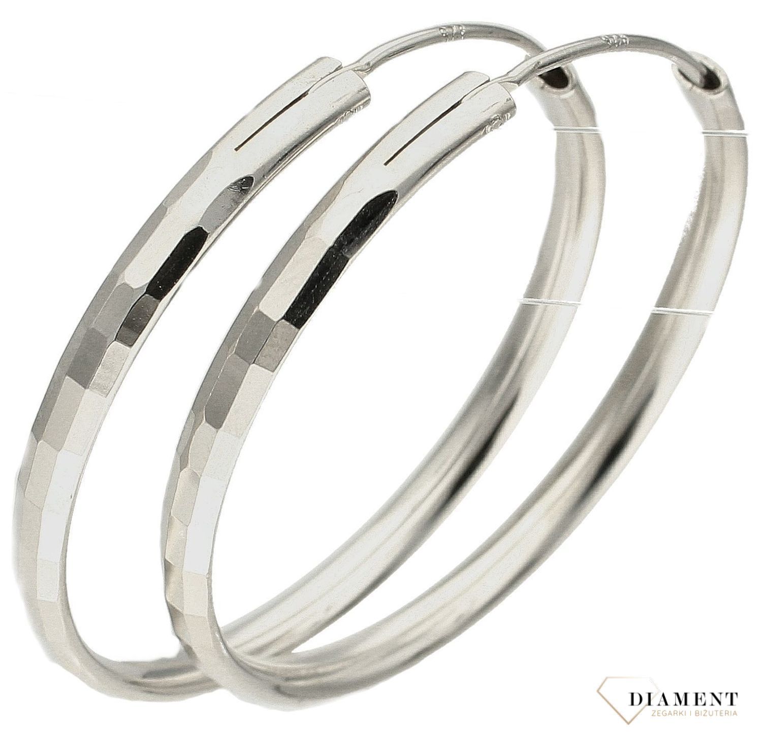 Srebrne kolczyki damskie koła 3,5 cm DIA-KLC-9988-925. Srebrne kolczyki damskie klasyczne kółka. Klasyczne kółka srebrne z delikatnym wzorem. Piękne kolczyki z wygodnym zapięciem z chowanym sztyftem. Kolczyki koła idealne na p.jpg