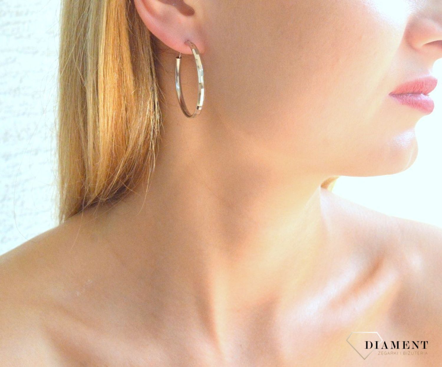 Srebrne kolczyki damskie koła 3,5 cm DIA-KLC-9988-925. Srebrne kolczyki damskie klasyczne kółka. Klasyczne kółka srebrne z delikatnym wzorem. Piękne kolczyki z wygodnym zapięciem z chowanym sztyftem. Kolczyki koła idealne na p.jpg