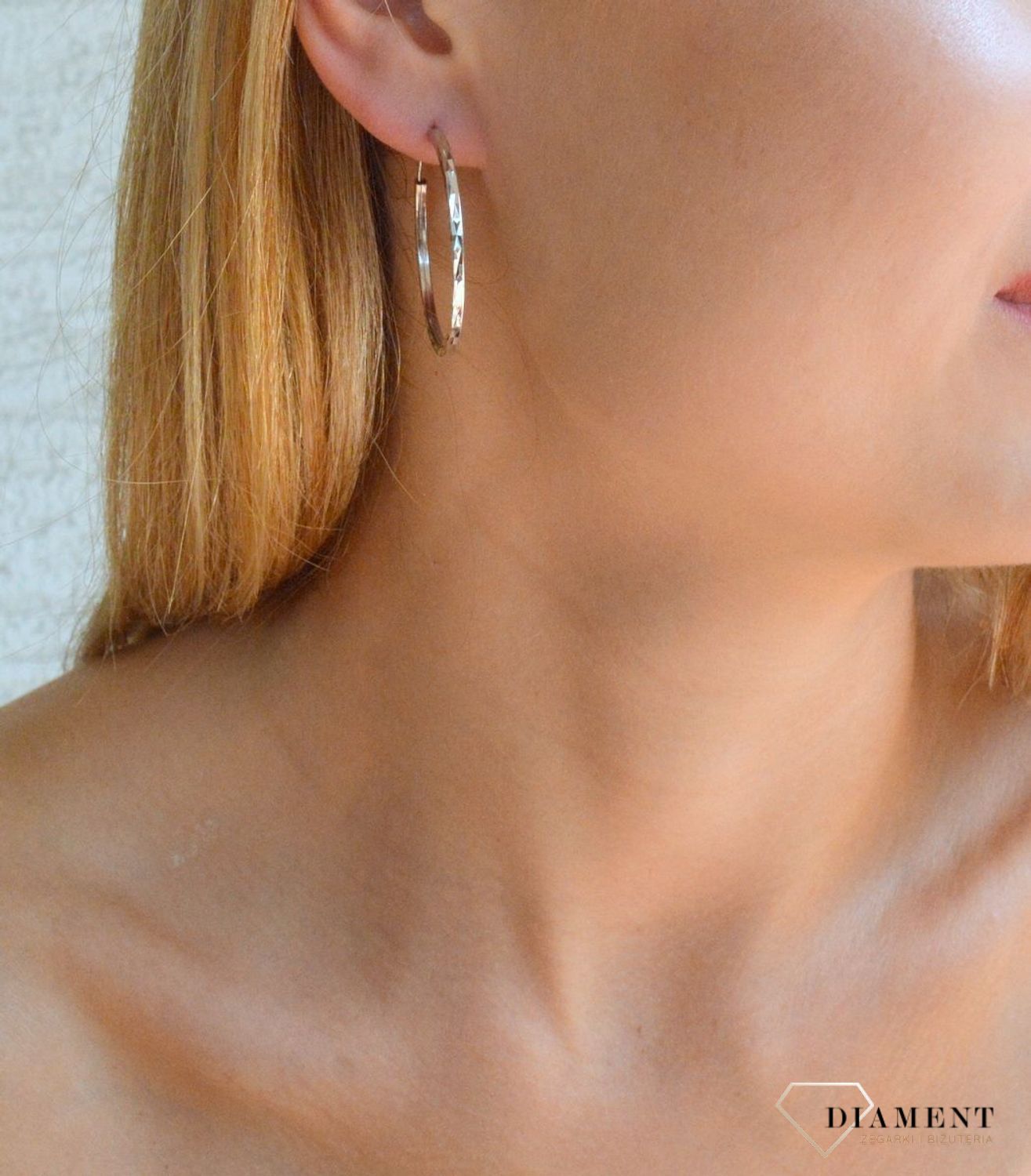 Srebrne kolczyki damskie koła 3,5 cm z ozdobnym grawerowaniem DIA-KLC-9989-925. Srebrne kolczyki damskie klasyczne kółka. Klasyczne kółka srebrne z ozdobnym grawerowaniem. Piękne kolczyki z wygodnym zapięciem z chowanym sztyft.jpg