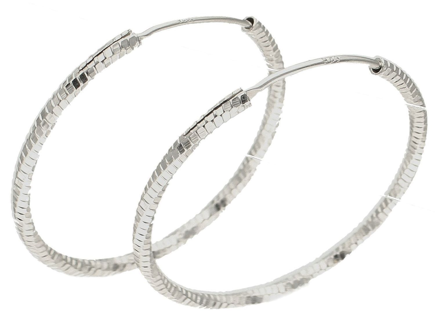 Srebrne kolczyki damskie koła 3 cm z ozdobnym grawerowaniem DIA-KLC-9990-925. Srebrne kolczyki damskie klasyczne kółka. Klasyczne kółka srebrne z ozdobnym grawerowaniem. Piękne kolczyki z wygodnym zapięciem z chowanym sztyftem.jpg