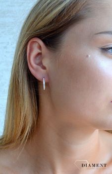 Srebrne kolczyki damskie okrągłe z białą emalią wkrętki DIA-KLC-9991B-925. Srebrne kolczyki wkrętki. Srebrne kolczyki z białą emalią. Kolczyki srebrne idealne na prezent dla kobiety..JPG
