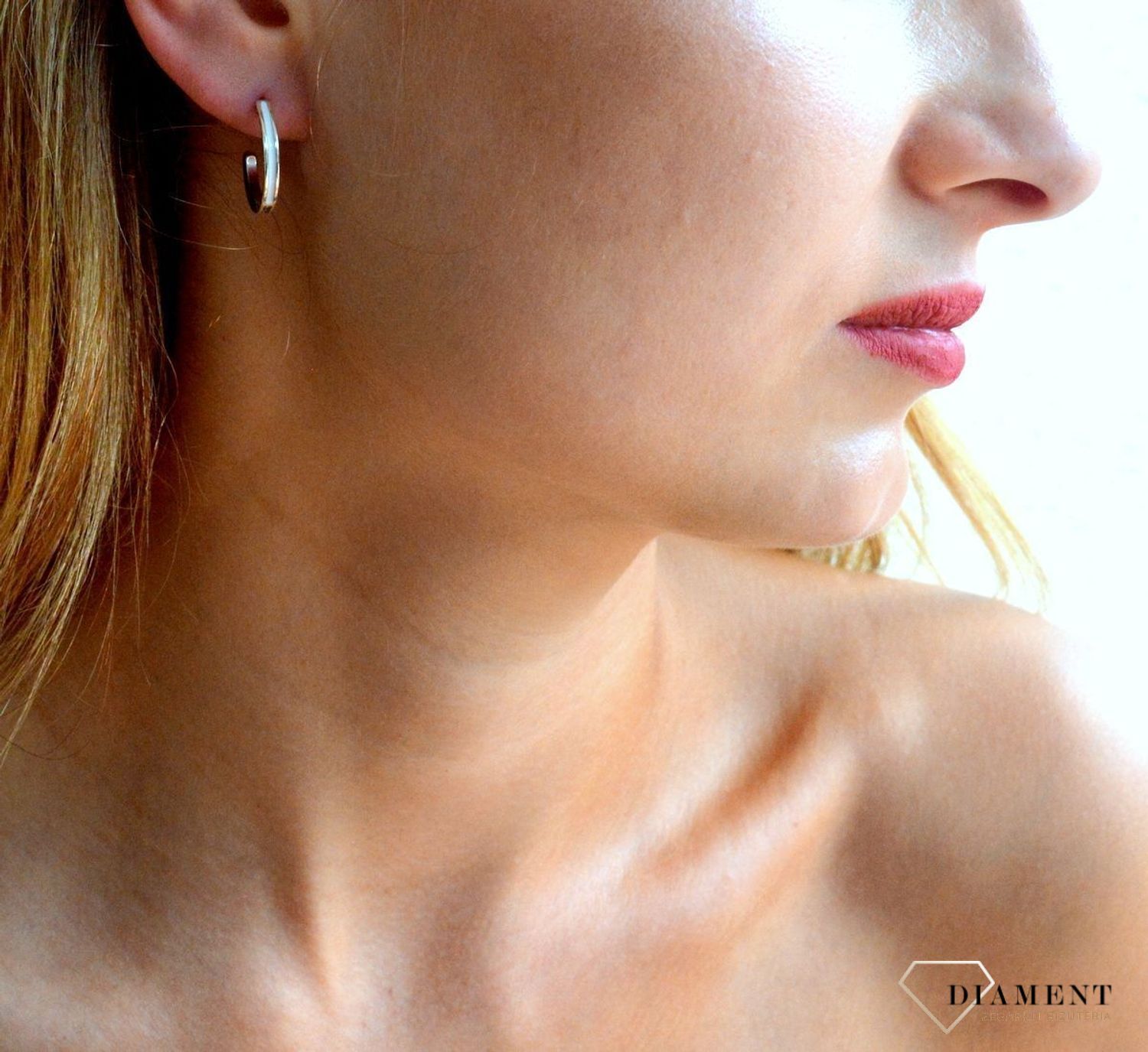 Srebrne kolczyki damskie okrągłe z białą emalią wkrętki DIA-KLC-9991B-925. Srebrne kolczyki wkrętki. Srebrne kolczyki z białą emalią. Kolczyki srebrne idealne na prezent dla kobiety (2).jpg