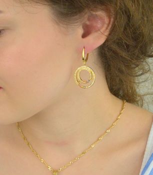 Srebrne kolczyki wiszące pozłacane kółka z cyrkoniami DIA-KLC-9992-925. Kolczyki srebrne z cyrkoniami podwójne kółka pozłacane. Kolczyki srebrne z wygodnym zapięciem na bigiel. Kolczyki wykonane z najwyższej jakości sreb (4).JPG