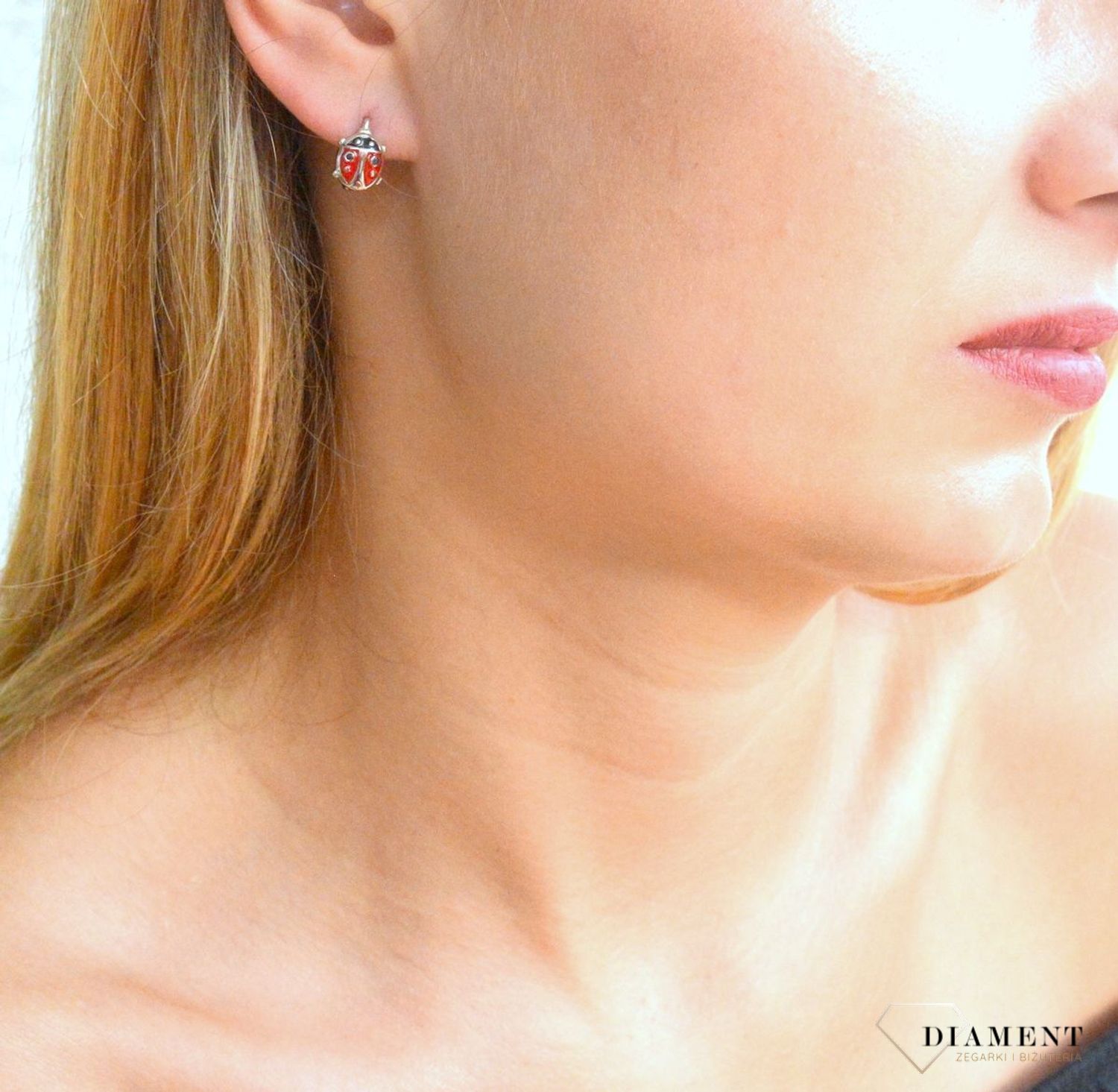 Kolczyki srebrne dla dziewczynki Biedroneczki w kropeczki DIA-KLC-9996-925. Kolczyki zostały starannie ozdobione emalią. Idealny prezent dla małej modnisi. Kolczyki przedstawiające biedronki. Świetny pomysł na upominek..jpg