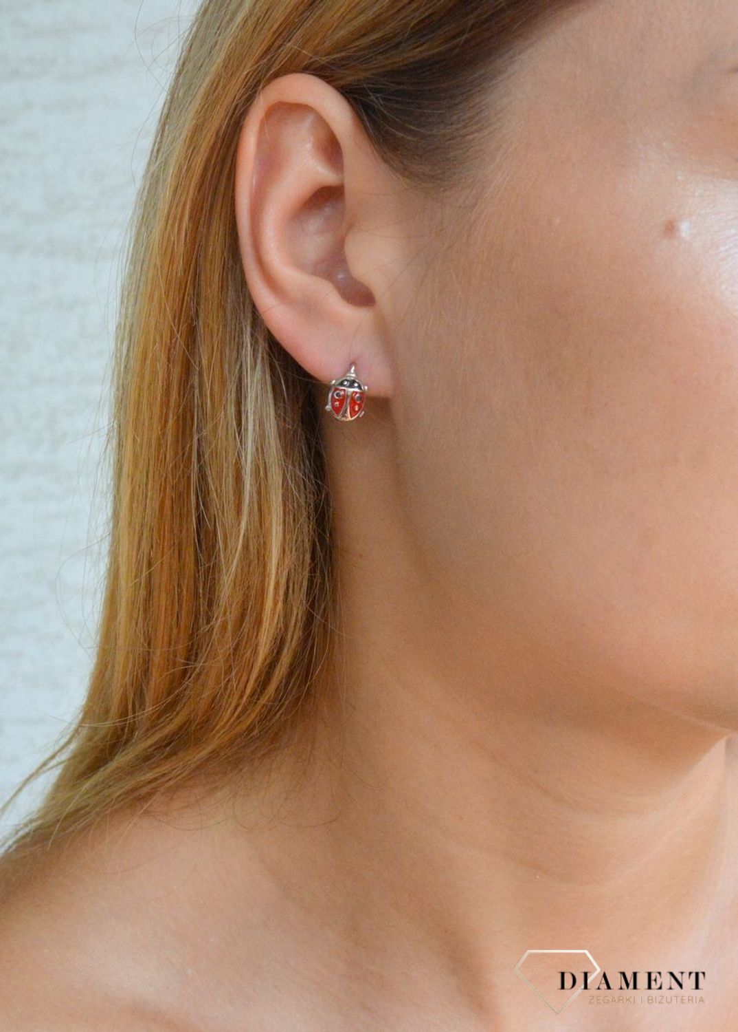 Kolczyki srebrne dla dziewczynki Biedroneczki w kropeczki DIA-KLC-9996-925. Kolczyki zostały starannie ozdobione emalią. Idealny prezent dla małej modnisi. Kolczyki przedstawiające biedronki. Świetny pomysł na upominek..jpg