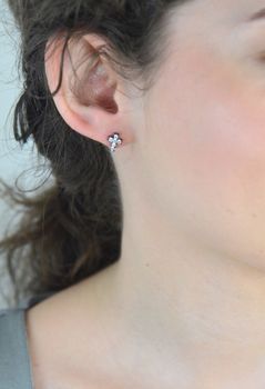 ✝️ Srebrne kolczyki wkrętki 925 – Krzyżyki z cyrkoniami  💎 Srebrne kolczyki z motywem krzyżyka ozdobionego cyrkonią 💎 Kolczyki z wygodnym zapięciem na bigiel (2).JPG