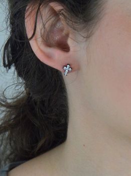 ✝️ Srebrne kolczyki wkrętki 925 – Krzyżyki z cyrkoniami  💎 Srebrne kolczyki z motywem krzyżyka ozdobionego cyrkonią 💎 Kolczyki z wygodnym zapięciem na bigiel (3).JPG