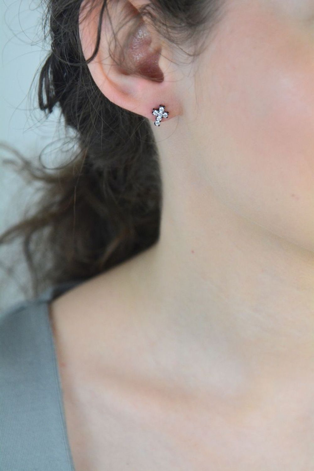 Srebrne kolczyki wkrętki 925 krzyżyki z cyrkoniami DIA-KLC-AE2206BRH-925.png