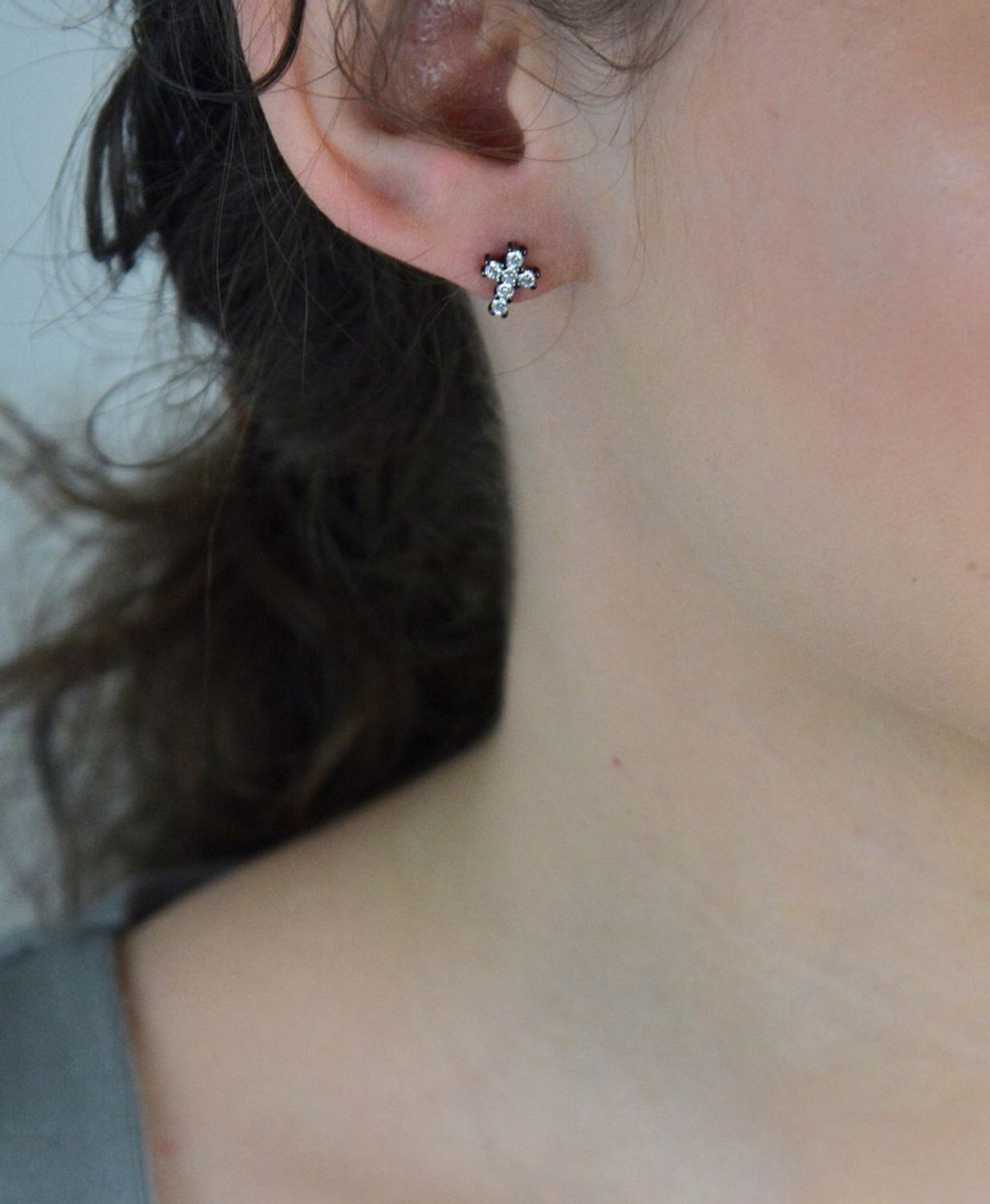 Srebrne kolczyki wkrętki 925 krzyżyki z cyrkoniami DIA-KLC-AE2206BRH-925.png