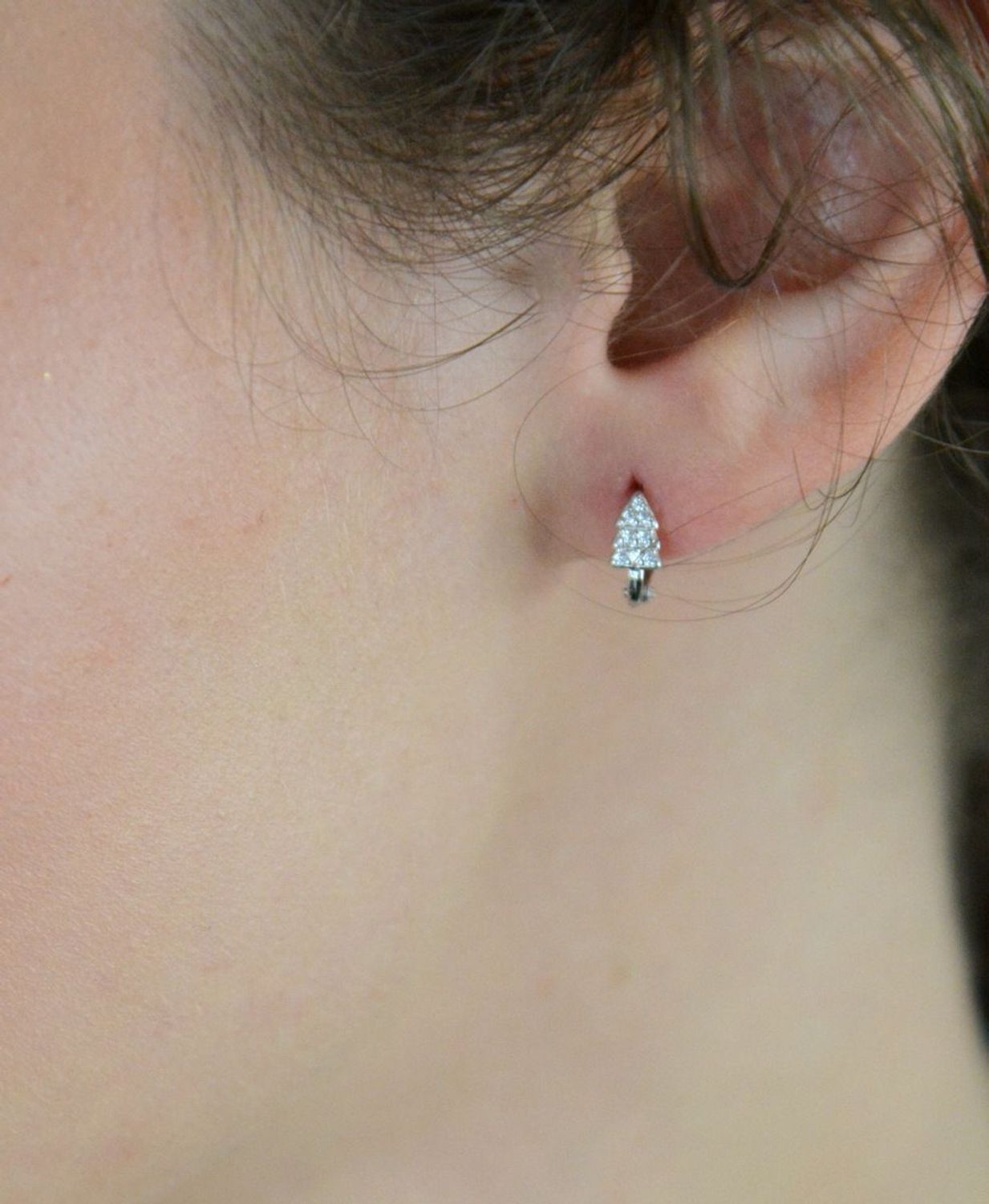 Kolczyki srebrne próba 925, choinka z cyrkoniami DIA-KLC-AE22767RH-925 Wprowadź świąteczny nastrój do swojej biżuterii! Srebrne kolczyki w kształcie choinki,1.jpg