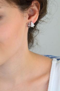 Kolczyki świąteczne z motywem renifera i choinki z emalią. Asymetryczne, srebro próby 925. Lekka, oryginalna biżuteria na zimowe dni. Model DIA-KLC-AE22796-925 (5).JPG