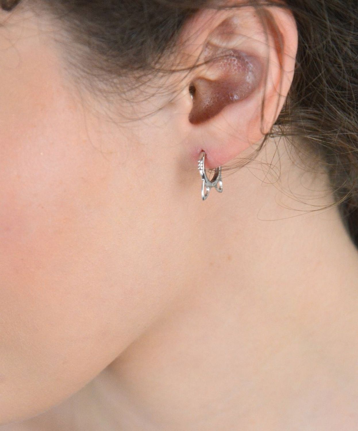 Kolczyki srebrne kółeczka uszy kota próba 925, DIA-KLC-AE22833-925 Z nutą uroku i szczyptą fantazji – kolczyki srebrne kółeczka z uszami kota,1.jpg