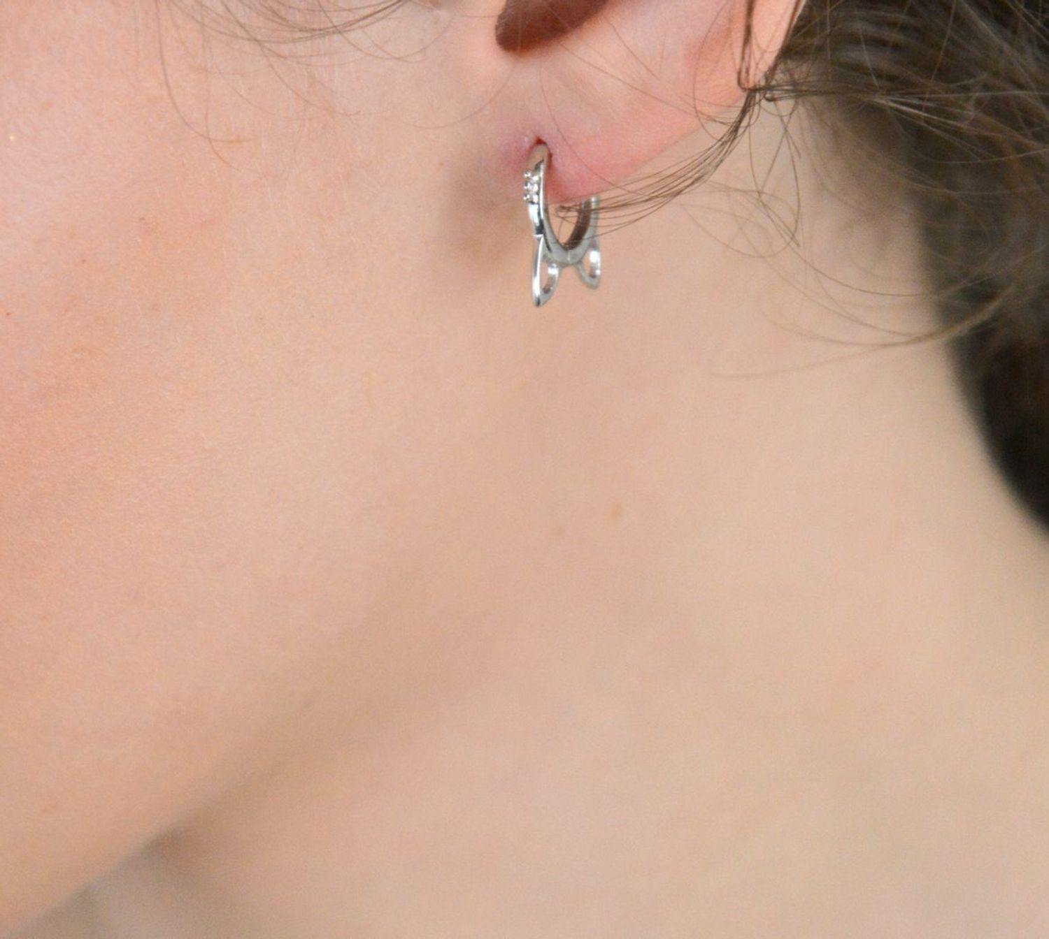 Kolczyki srebrne kółeczka uszy kota próba 925, DIA-KLC-AE22833-925 Z nutą uroku i szczyptą fantazji – kolczyki srebrne kółeczka z uszami kota,1.jpg