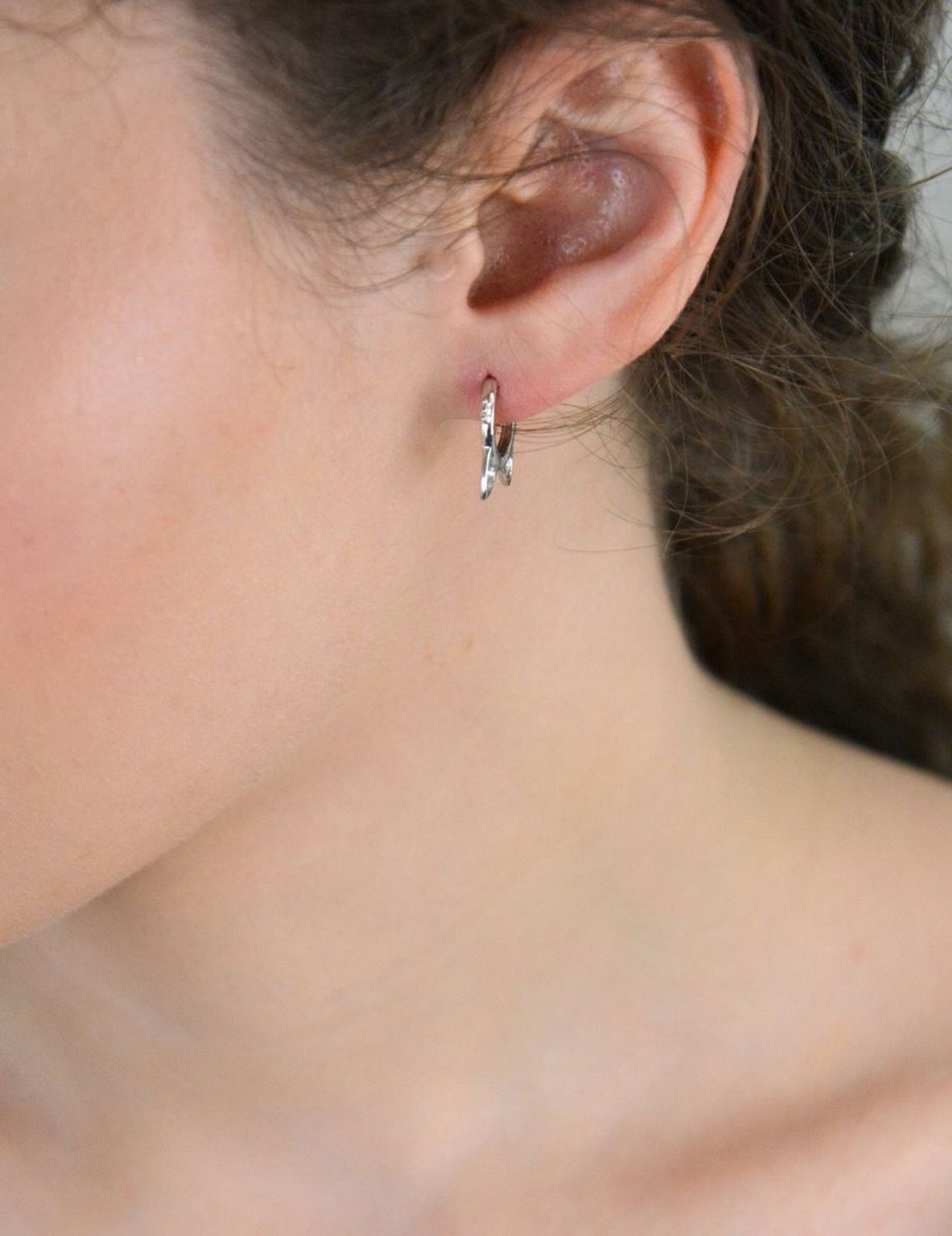 Kolczyki srebrne kółeczka uszy kota próba 925, DIA-KLC-AE22833-925 Z nutą uroku i szczyptą fantazji – kolczyki srebrne kółeczka z uszami kota,1.jpg