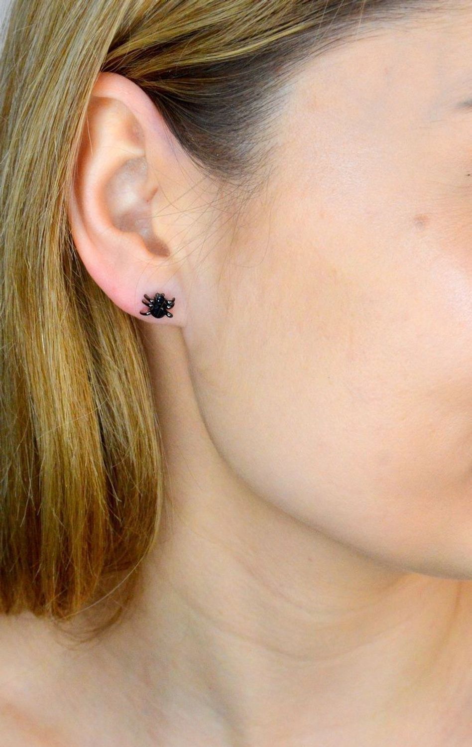 Srebrne kolczyki 925 czarne pająki wkrętki DIA-KLC-AE22875-925. Srebrne kolczyki damskie. Kolczyki srebrne wkrętki. Kolczyki srebrne czarne pająki. Kolczyki srebrne oksydowane. Srebrne kolczyki pająki. Kolczyki wkrętki na prezent..jpg