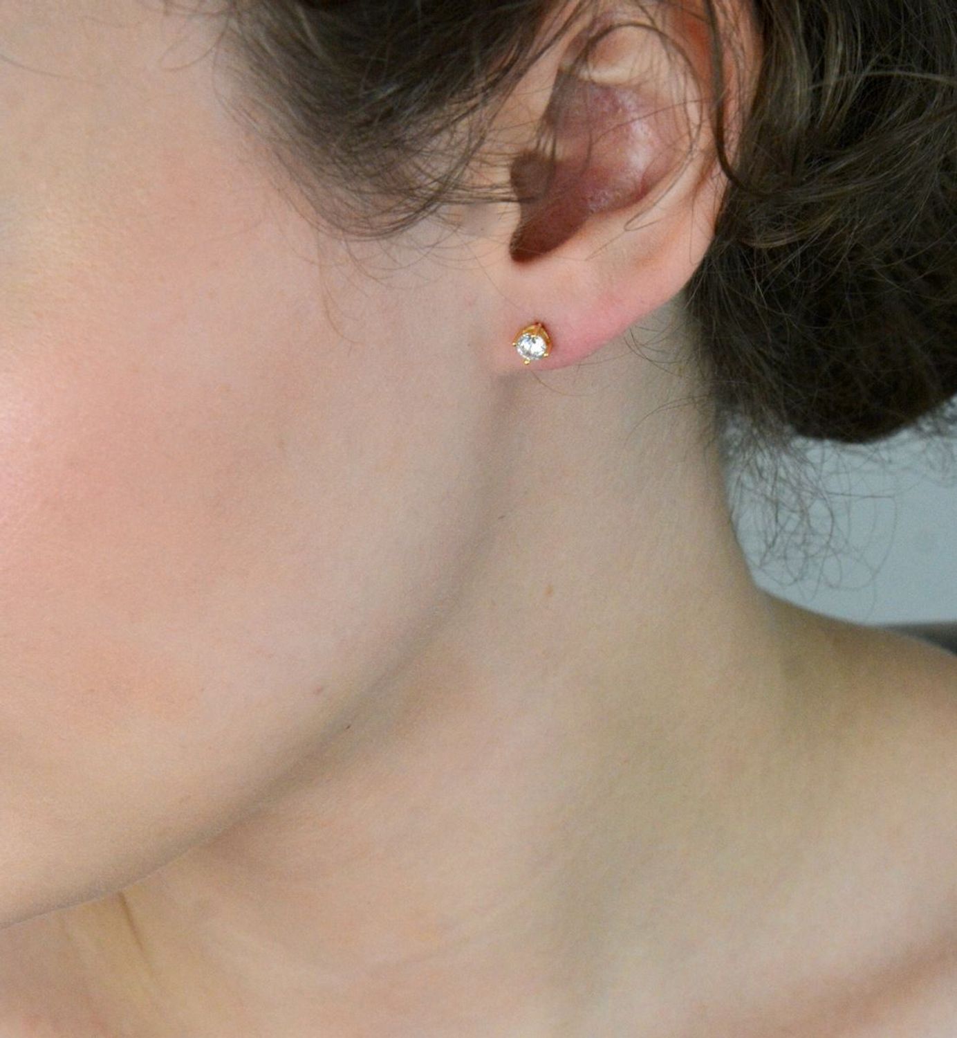 Pozłacane srebrne kolczyki z błyszczącą cyrkonią – kolczyki damskie 925 na sztyft.jpg