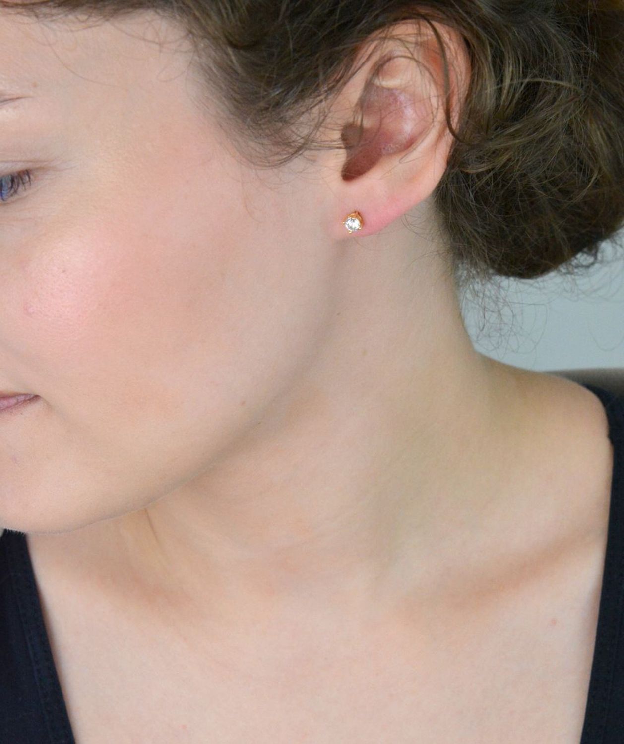 Pozłacane srebrne kolczyki z błyszczącą cyrkonią – kolczyki damskie 925 na sztyft.jpg