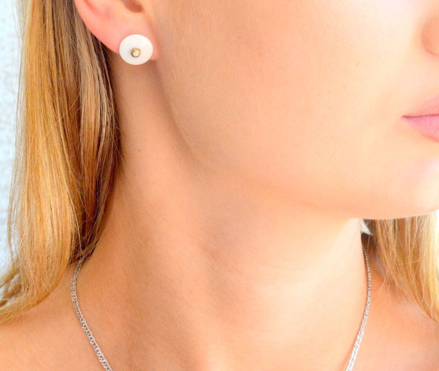 Kolczyki srebrne pozłacane ceramika okrągła z cyrkonią DIA-KLC-ALCER0066KWY-925 ✅ Delikatne kolczyki wykonane z najwyższej jakości srebrna próby 925. ✅ Kolczyki w minimalistycznym stylu, wpisujące się w obecne trendy modo.jpg