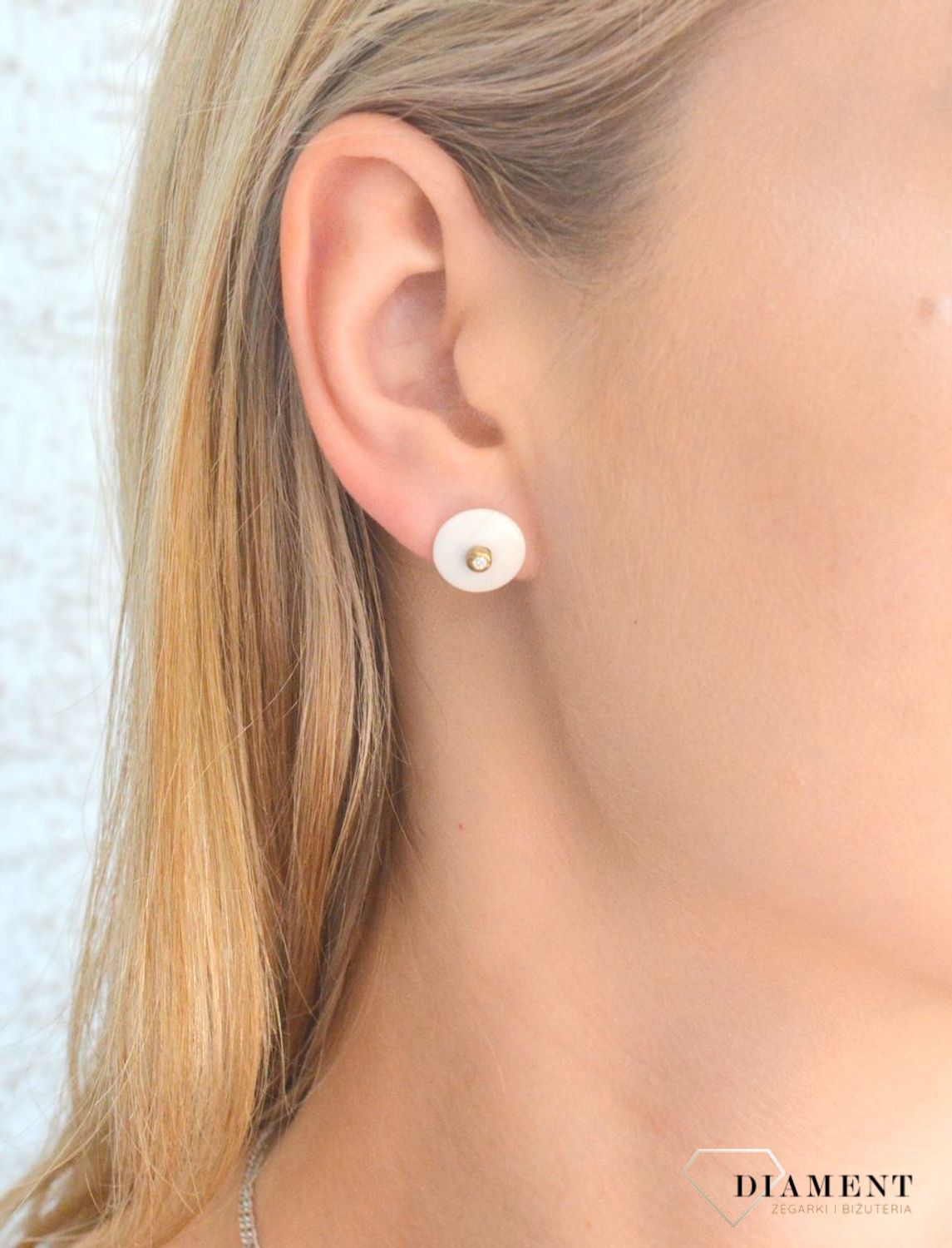 Kolczyki srebrne pozłacane ceramika okrągła z cyrkonią DIA-KLC-ALCER0066KWY-925 ✅ Delikatne kolczyki wykonane z najwyższej jakości srebrna próby 925. ✅ Kolczyki w minimalistycznym stylu, wpisujące się w obecne trendy modo.jpg