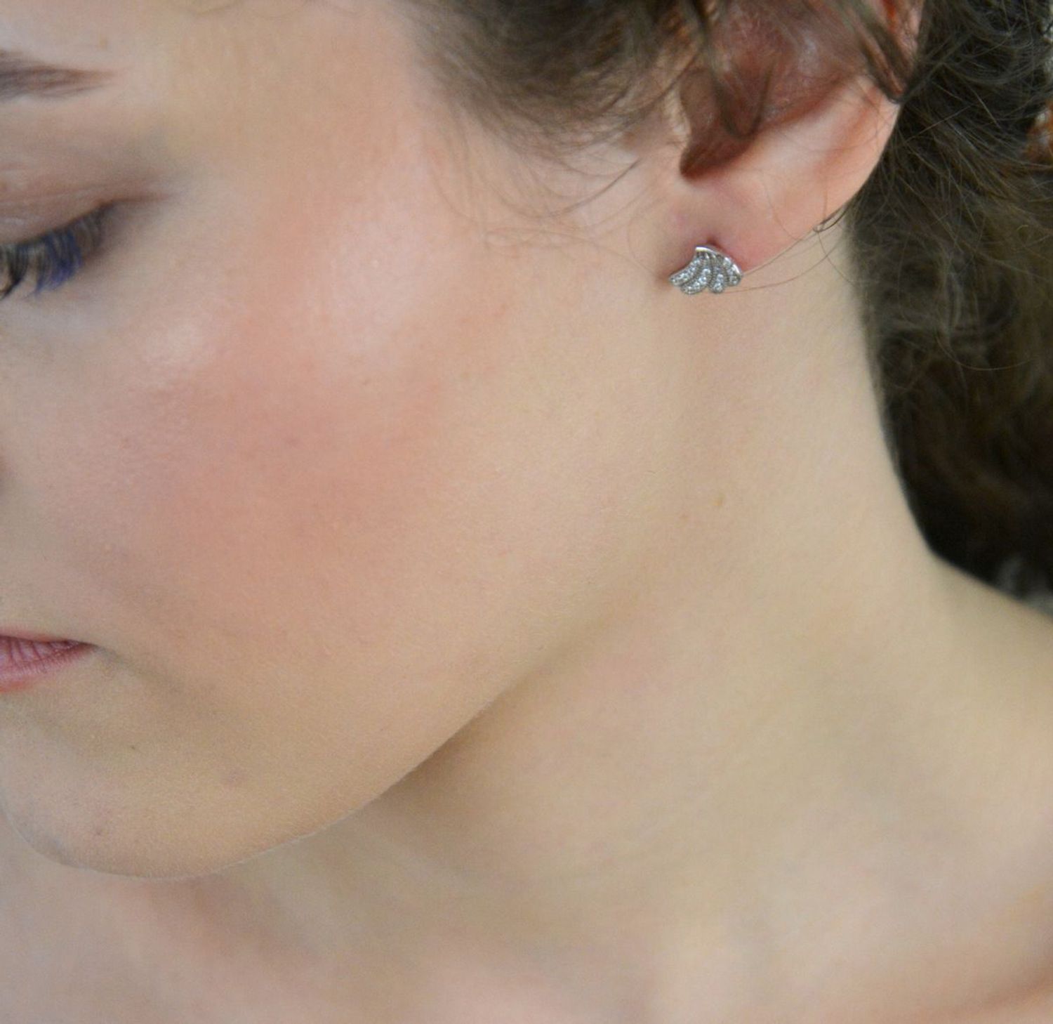 Kolczyki srebrne rodowane listki z cyrkoniami.jpg