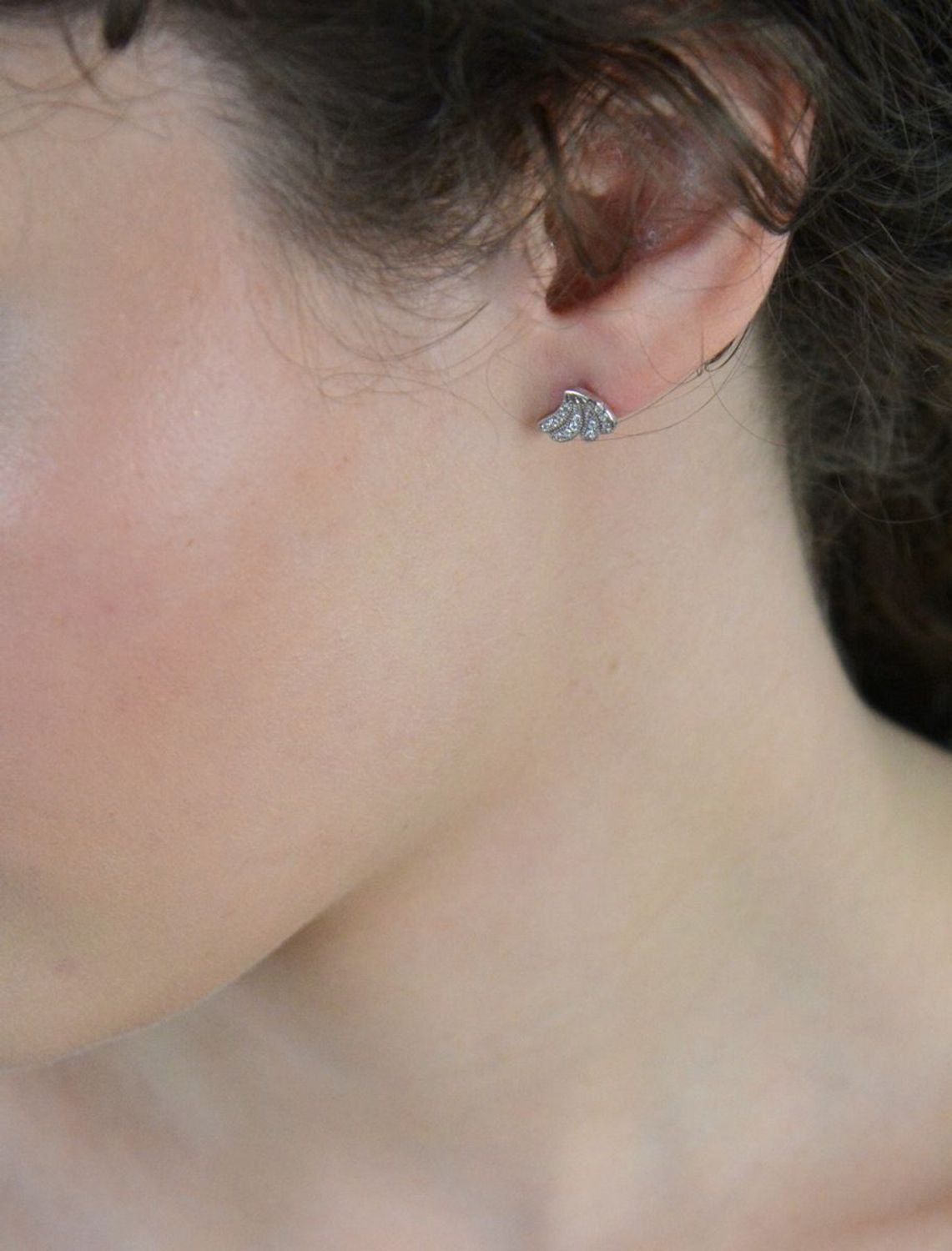 Kolczyki srebrne rodowane listki z cyrkoniami.jpg