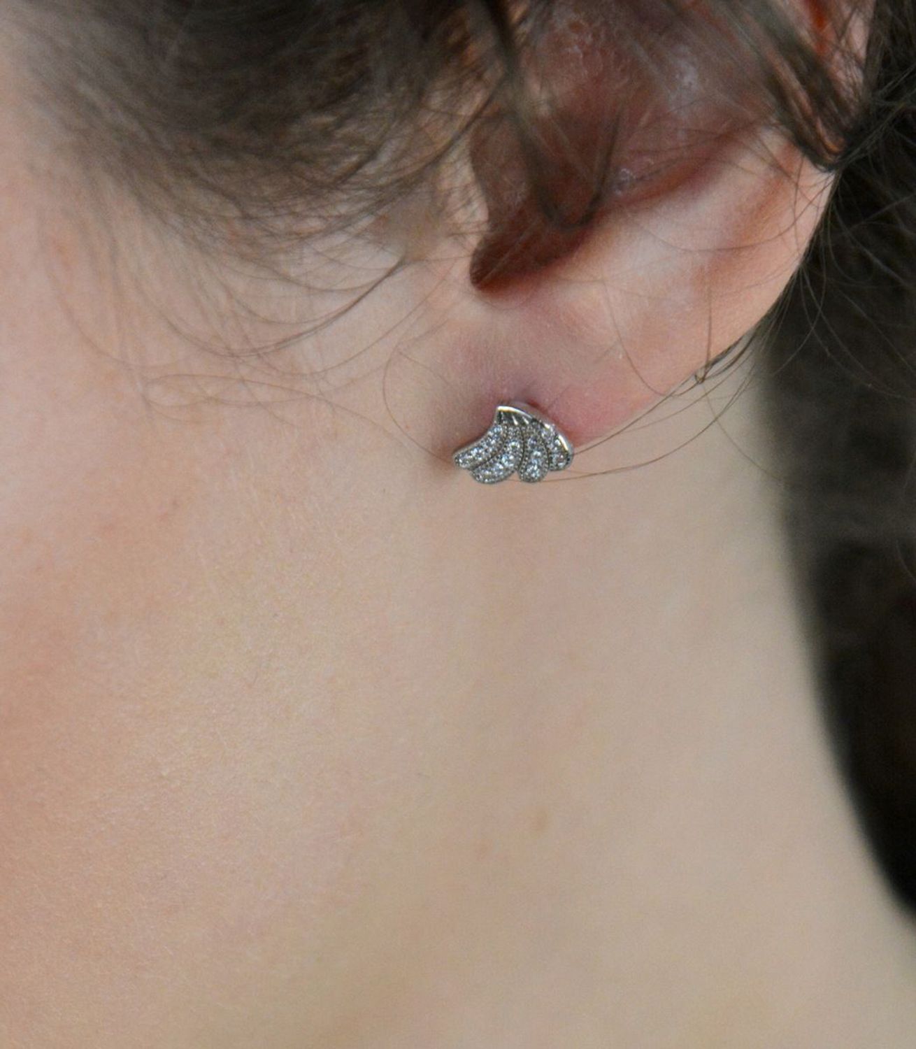 Kolczyki srebrne rodowane listki z cyrkoniami.jpg