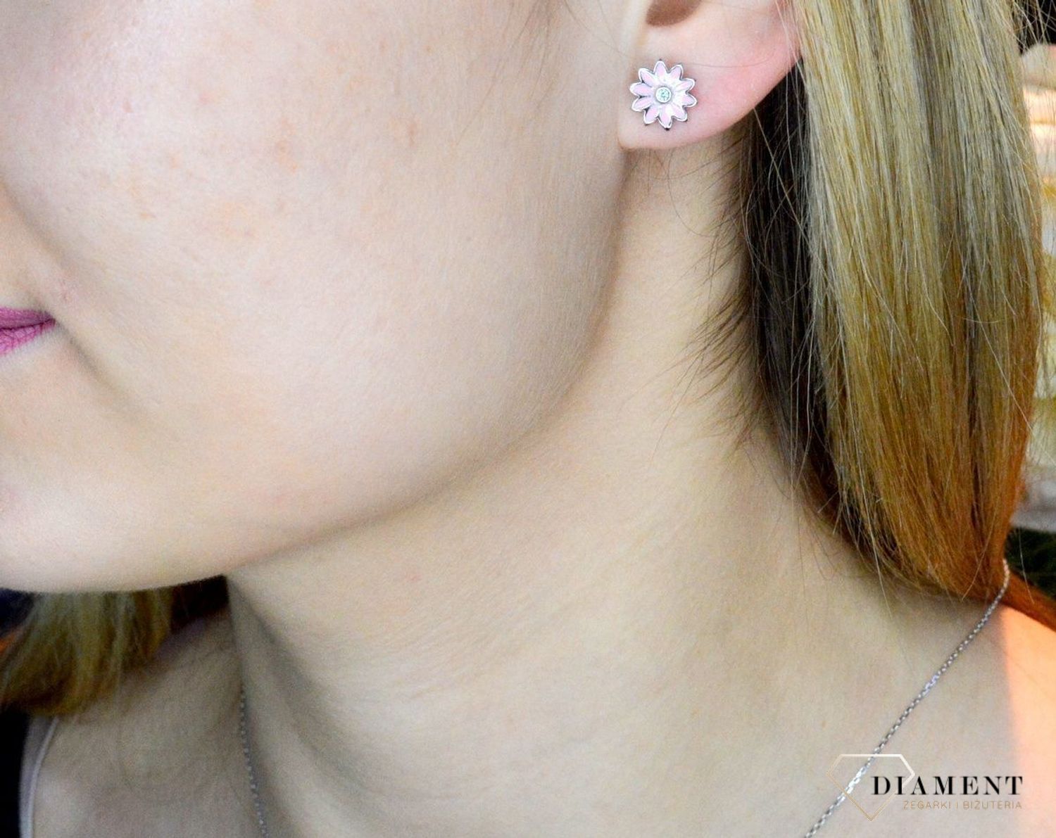 Srebrne kolczyki przy uchu Kwiatki z różową emalią DIA-KLC-ALDE0110KSZTRH-925.jpg