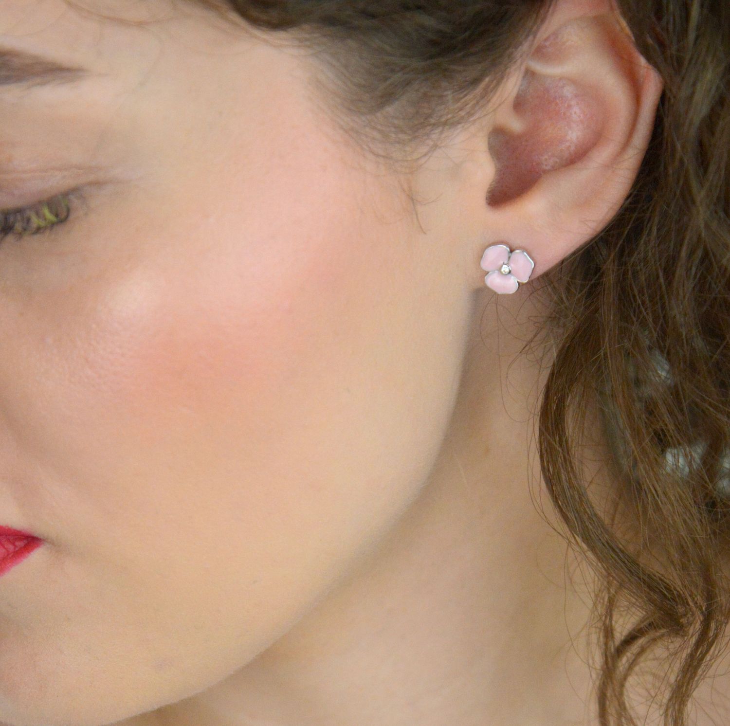 Kolczyki na wkrętki 'Różowe Kwiatki z emalią' DIA-KLC-ALDEM0084KSZTRH-925.png