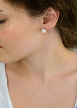 Srebrne kolczyki damskie kulki wkrętki opalizujące DIA-KLC-ALKC10MAB-925. Kolczyki damskie ozdobione kryształami Swarovskiego w kolorze białym. Kolczyki z wygodnym i bezpiecznym zapięciem na sztyft (4).JPG