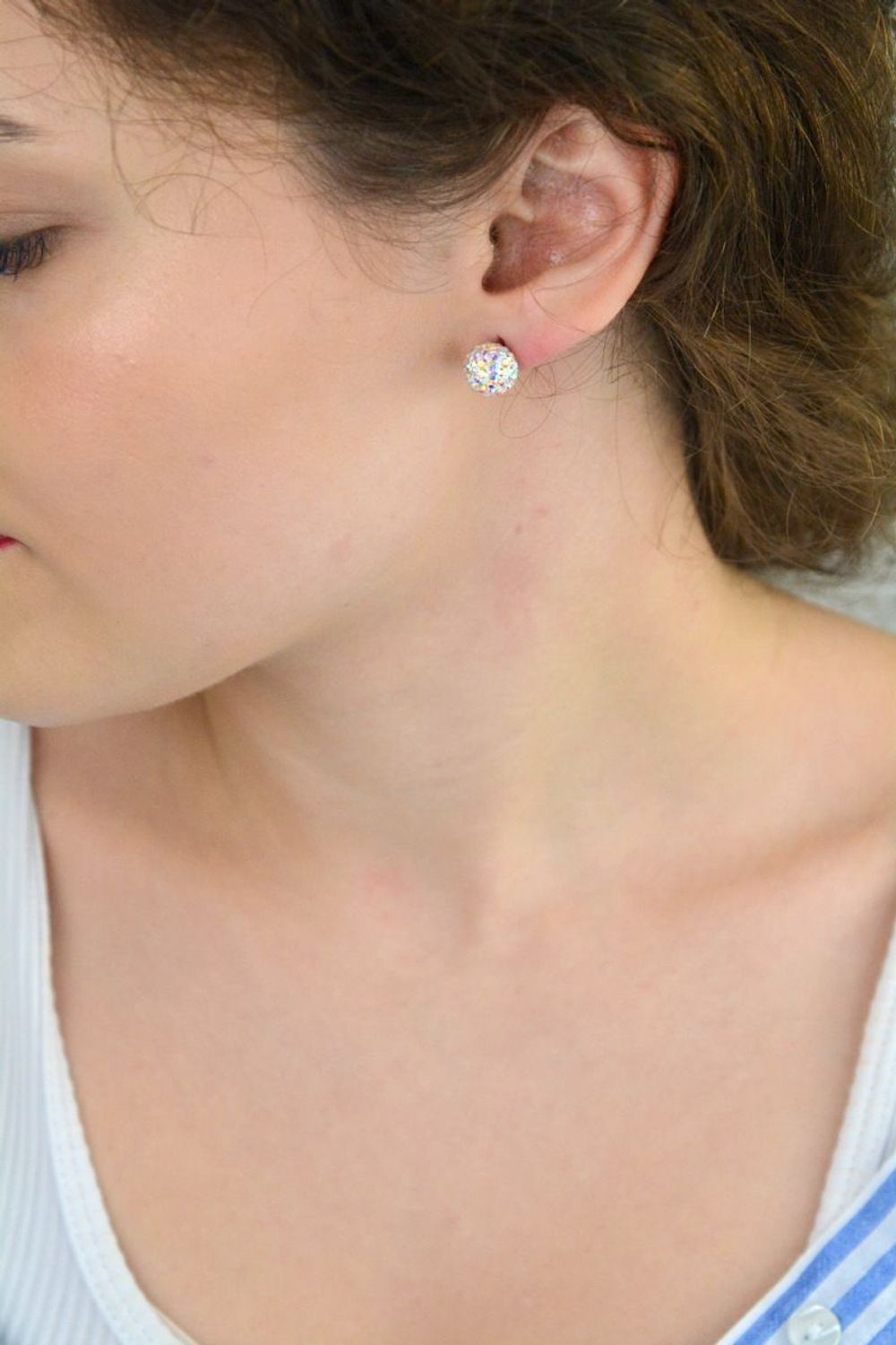 Srebrne kolczyki damskie kulki wkrętki białe.png