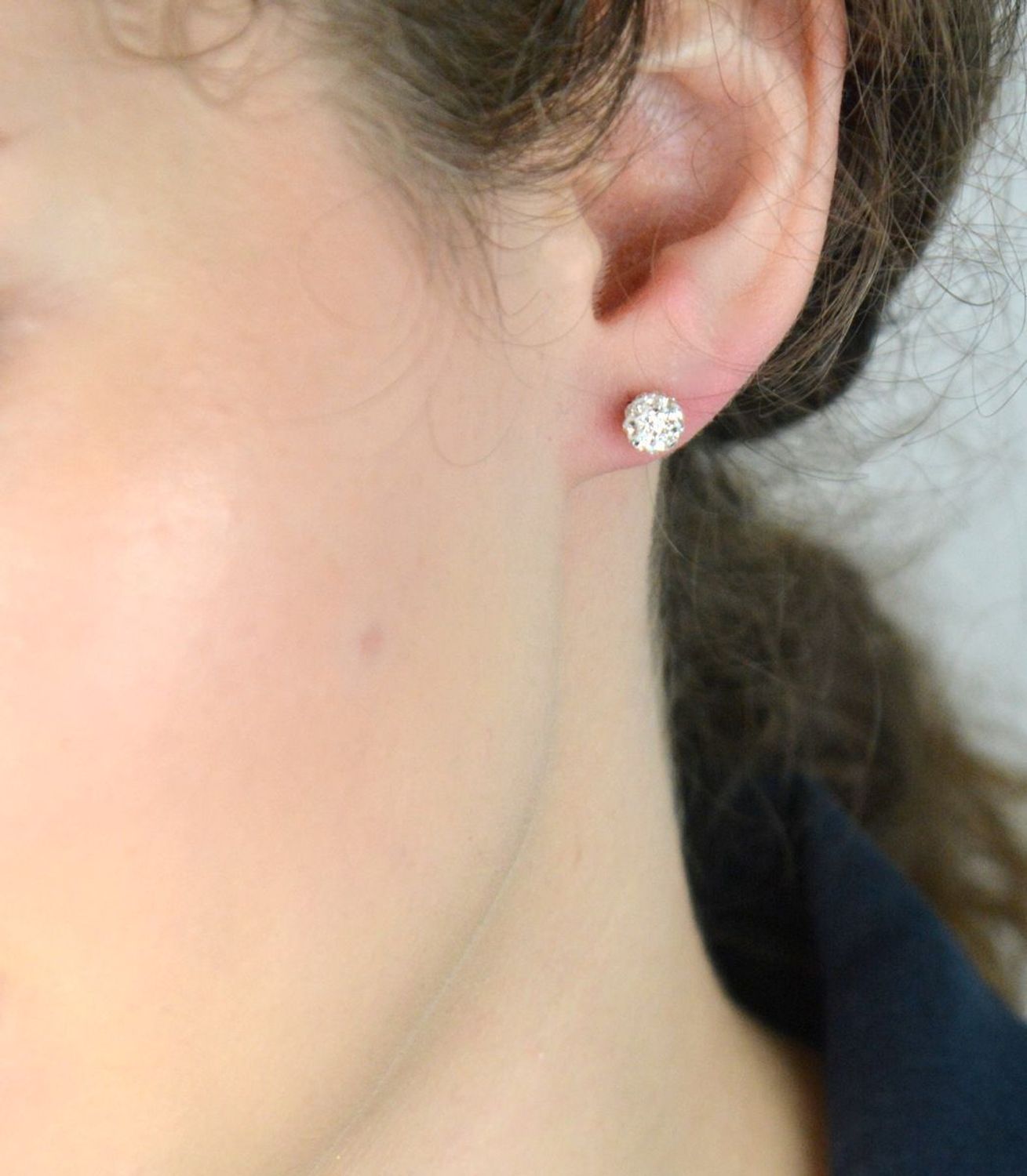 Srebrne kolczyki damskie kulki wkrętki białe DIA-KLC-ALKC6MW-925 (2).png