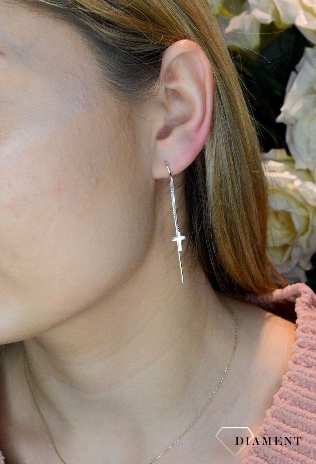 Srebrne kolczyki damskie przeciągane krzyżyk DIA-KLC-ALMS013-925.jpg