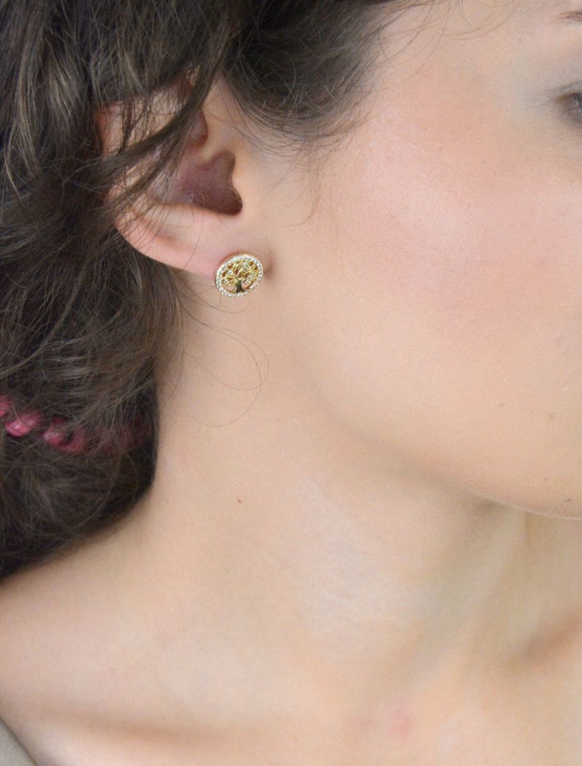 Pozłacane kolczyki srebrne 925 DIA-KLC-AP26799-EYG-925 z motywem drzewka szczęścia i cyrkoniami. Średnica 1,2 cm, zapięcie na sztyft. Symboliczna i elegancka biżuteria.1.jpg