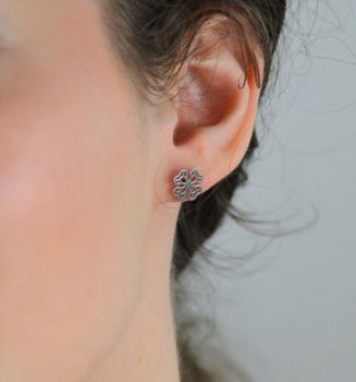 Srebrne kolczyki na wkrętki plastry miodu z cyrkoniami DIA-KLC-1EA80429-925 💎 Srebrne kolczyki z cyrkoniami. 💎 Kolczyki z wygodnym zapięciem na sztyft 💎 Kolczyki wykonane z najwyższej jakości srebra próby 925 💎 (1).JPG
