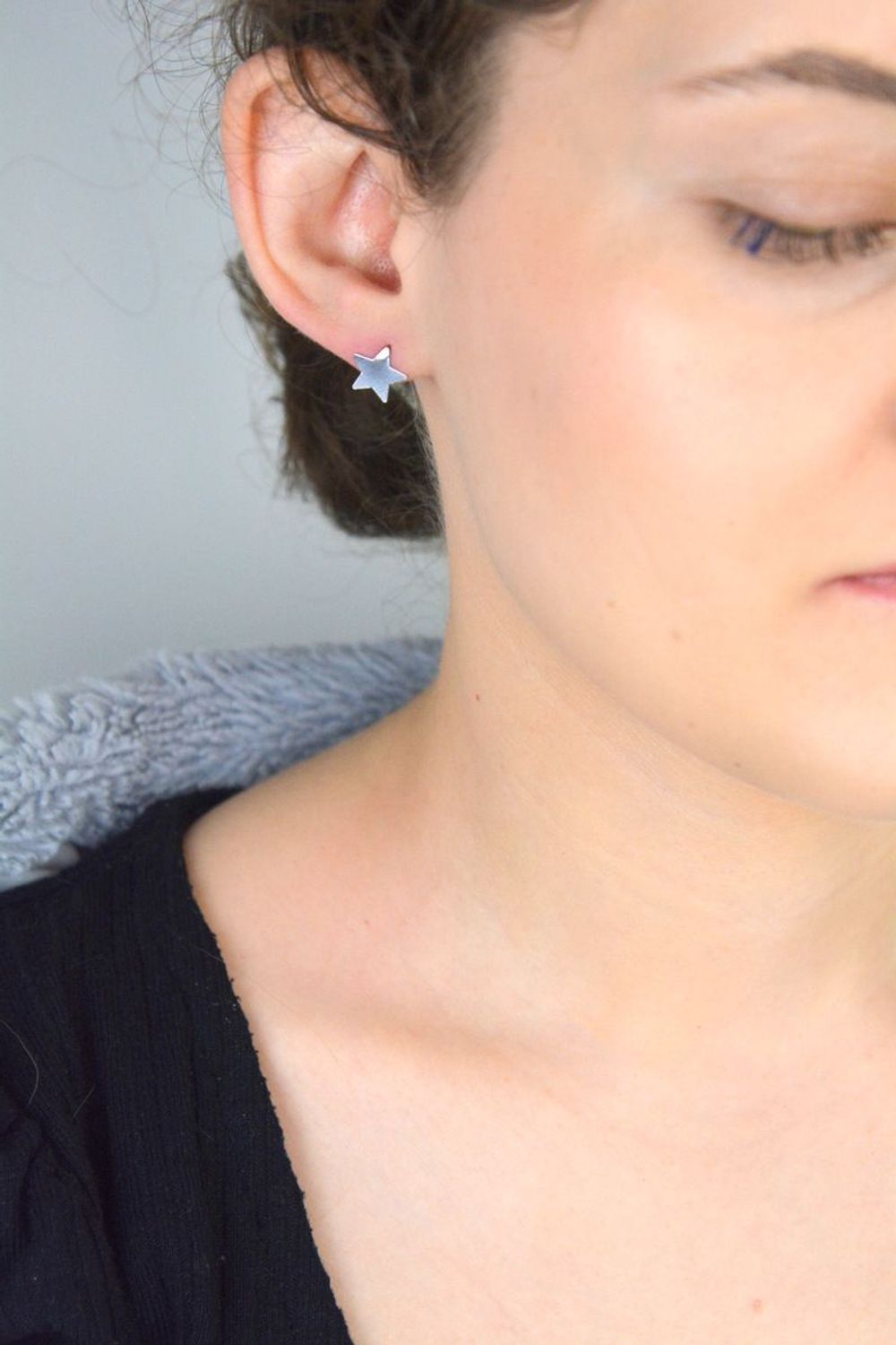 Kolczyki srebrne gwiazdki na sztyft DIA-KLC-CELK15SR-925 ✅ Srebrne kolczyki  celebrytki. ✅ Delikatne kolczyki wykonane z najwyższej jakości srebrna próby 925. ✅ Kolczyki w minimalistycznym 1.jpg