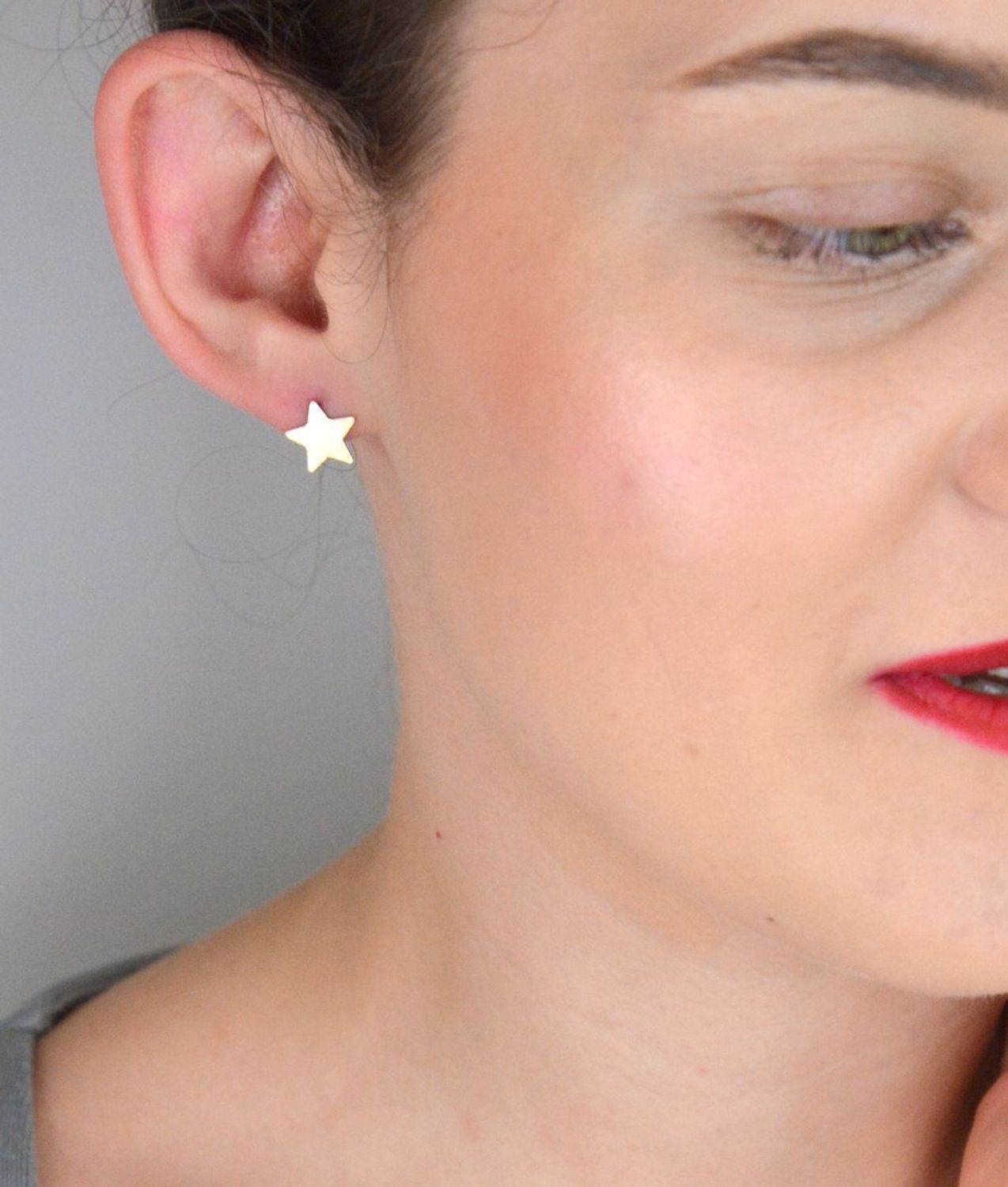 Kolczyki srebrne pozłacane gwiazdki na sztyft DIA-KLC-CELK15S ✅ Srebrne kolczyki pokryte złotem celebrytki. ✅ Delikatne kolczyki wykonane z najwyższej jakości srebrna próby 925. ✅ Kolczyki w minimalistycznym stylu, wpisuj.jpg