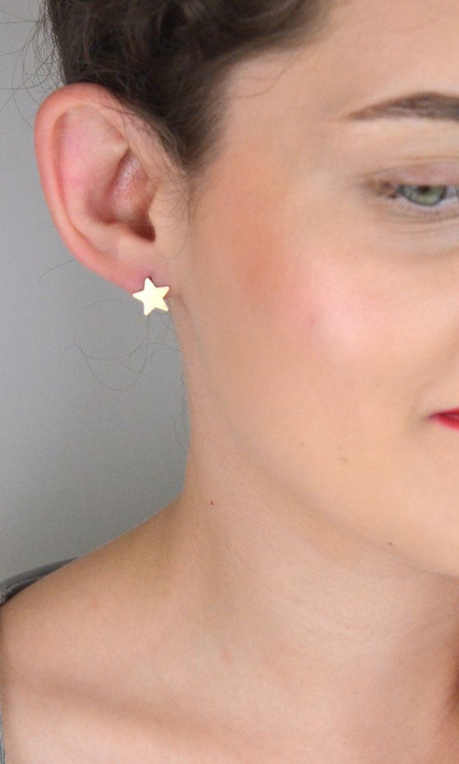 Kolczyki srebrne pozłacane gwiazdki na sztyft DIA-KLC-CELK15S ✅ Srebrne kolczyki pokryte złotem celebrytki. ✅ Delikatne kolczyki wykonane z najwyższej jakości srebrna próby 925. ✅ Kolczyki w minimalistycznym stylu, wpisuj.jpg