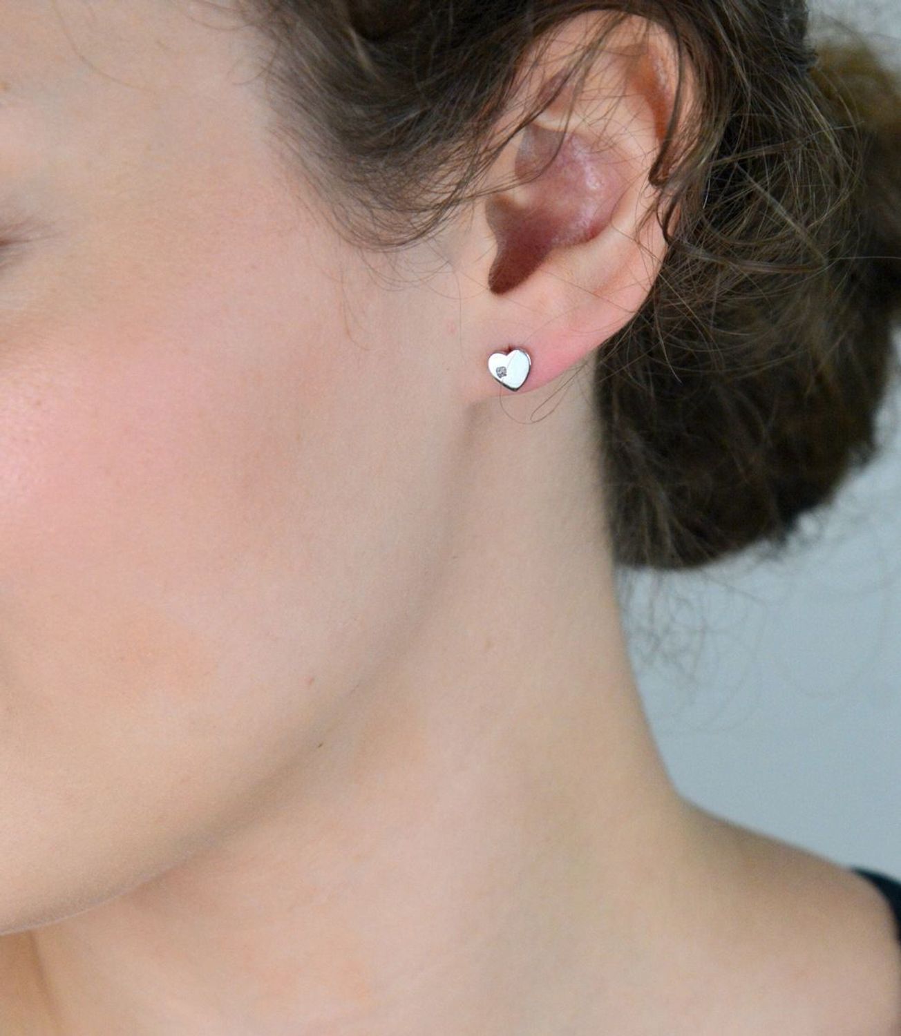 Srebrne kolczyki serduszka z brylancikiem  Kolczyki damskie i dziecięce  Srebro 925.jpg