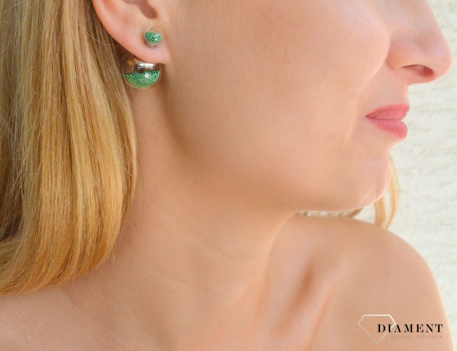 Srebrne kolczyki damskie Diorki z zielonymi kuleczkami wewnątrz DIA-KLC-DIORKI-10-925. Kolczyki srebrne kulki. Srebrne kolczyki wkrętki. Kolczyki srebrne w stylu Dior. Kolczyki idealne na prezent. Dior styl..jpg