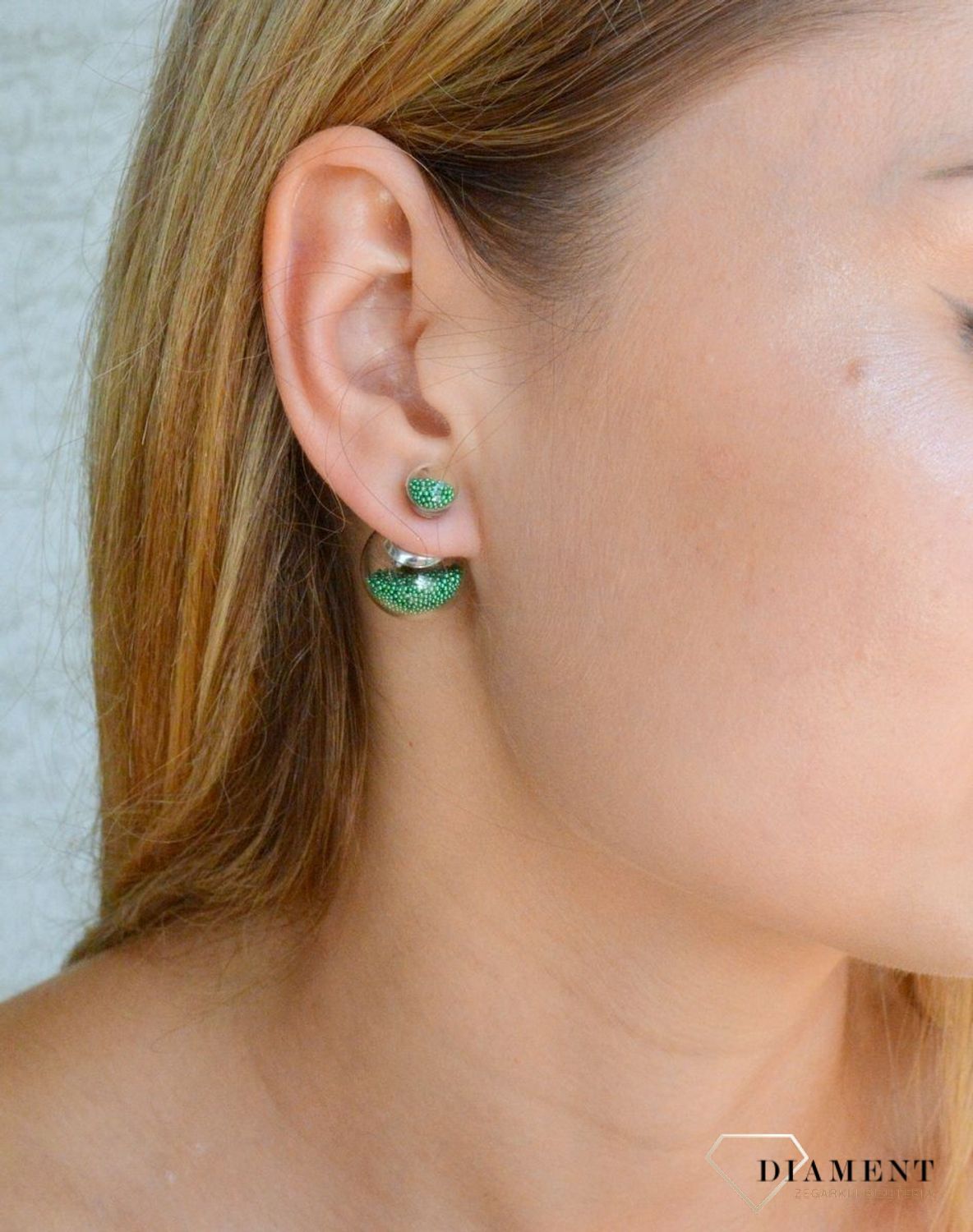 Srebrne kolczyki damskie Diorki z zielonymi kuleczkami wewnątrz DIA-KLC-DIORKI-10-925. Kolczyki srebrne kulki. Srebrne kolczyki wkrętki. Kolczyki srebrne w stylu Dior. Kolczyki idealne na prezent. Dior styl..jpg