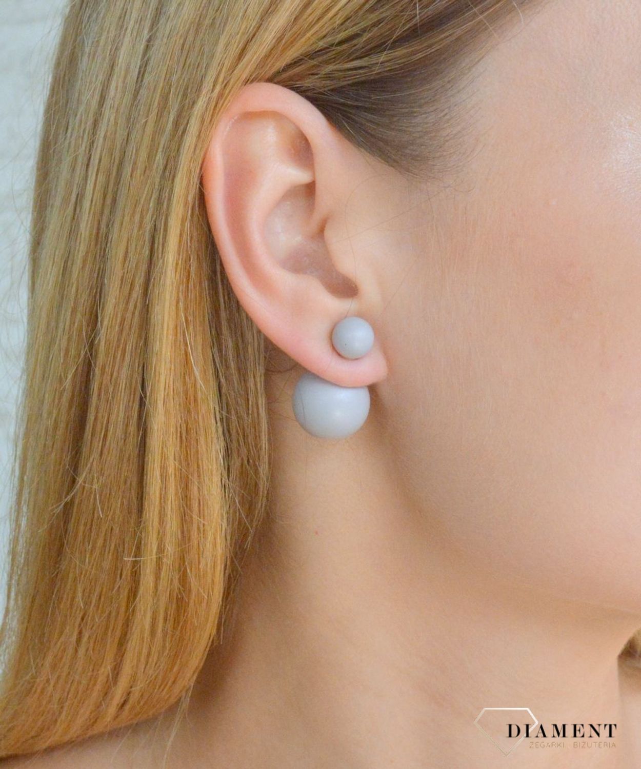 Srebrne kolczyki damskie Diorki dwie kulki matowe w szarym kolorze DIA-KLC-DIORKI-12-925. Kolczyki srebrne kulki. Srebrne kolczyki wkrętki. Kolczyki srebrne w stylu Dior. Kolczyki idealne na prezent. Dior styl..jpg