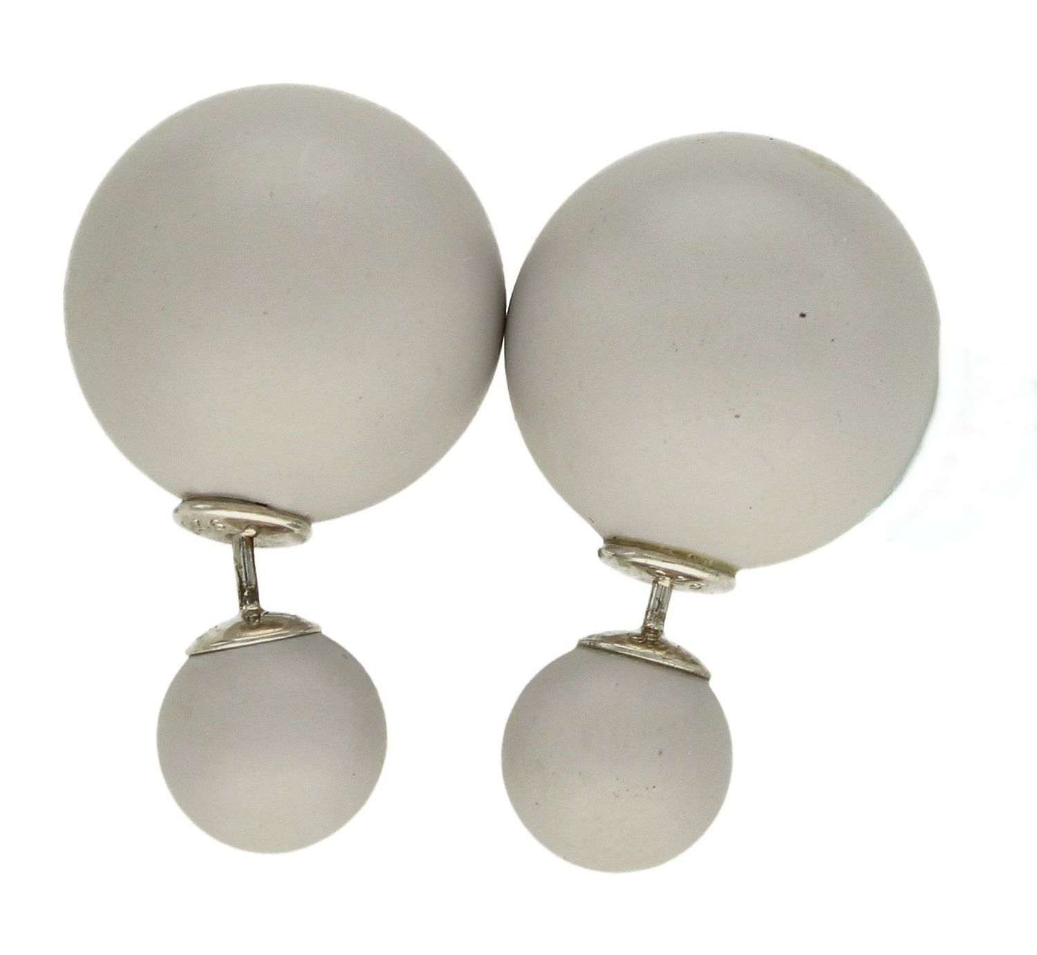 Srebrne kolczyki damskie Diorki dwie kulki matowe w szarym kolorze DIA-KLC-DIORKI-12-925. Kolczyki srebrne kulki. Srebrne kolczyki wkrętki. Kolczyki srebrne w stylu Dior. Kolczyki idealne na prezent. Dior styl..jpg