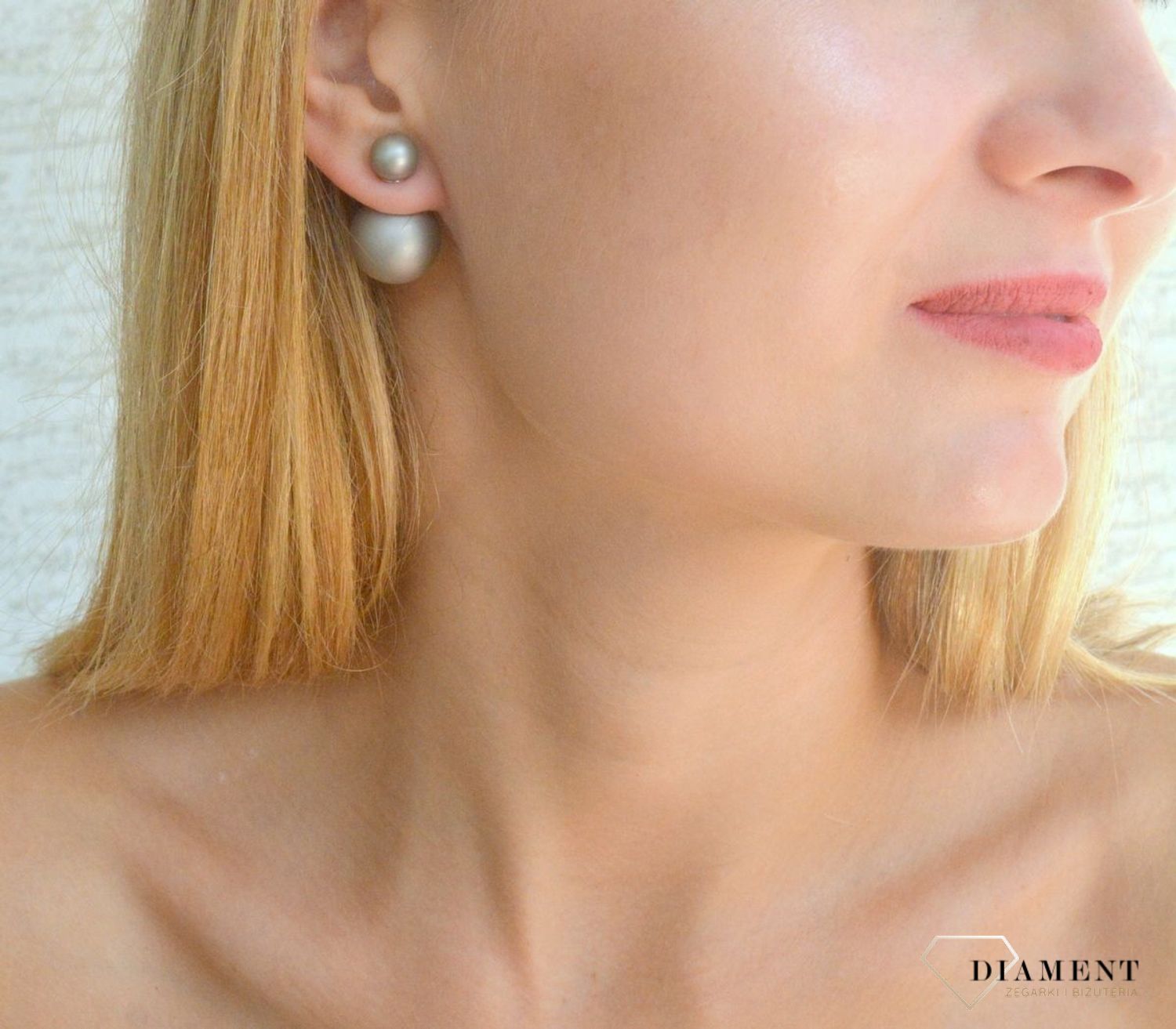 Srebrne kolczyki damskie Diorki dwie kulki matowe w srebrnym kolorze DIA-KLC-DIORKI-13-925. Kolczyki srebrne kulki. Srebrne kolczyki wkrętki. Kolczyki srebrne w stylu Dior. Kolczyki idealne na prezent. Dior styl..jpg