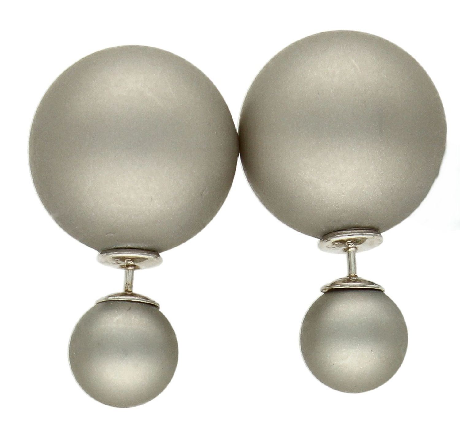Srebrne kolczyki damskie Diorki dwie kulki matowe w srebrnym kolorze DIA-KLC-DIORKI-13-925. Kolczyki srebrne kulki. Srebrne kolczyki wkrętki. Kolczyki srebrne w stylu Dior. Kolczyki idealne na prezent. Dior styl..jpg