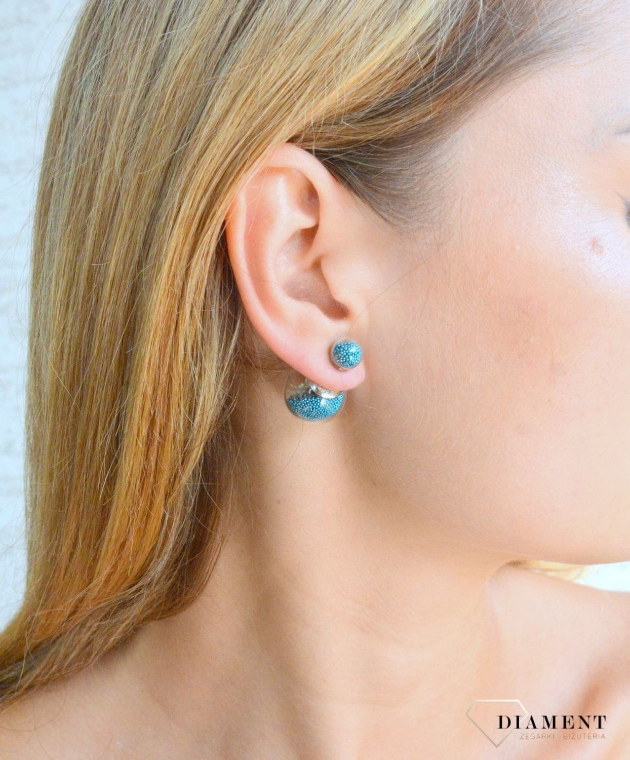 Srebrne kolczyki damskie Diorki z kuleczkami wewnątrz w niebieskim kolorze DIA-KLC-DIORKI-2-925. Kolczyki srebrne kulki. Srebrne kolczyki wkrętki. Kolczyki srebrne w stylu Dior. Kolczyki idealne na prezent. Dior styl..jpg