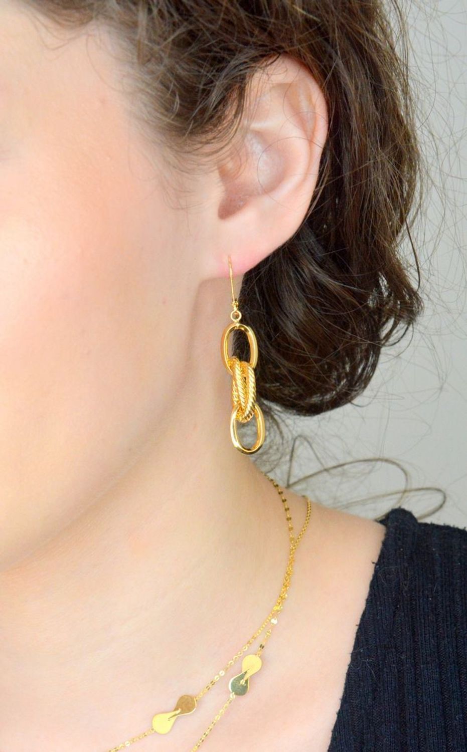 Kolczyki złote wiszące pr 585, DIA-KLC-EOLBPC-18-4-585 Złote kolczyki zostały wykonane z najwyższej jakości złota próby 585. Kunsztownie wykonane złote kolczyki to idealny prezent dla każdej kobiety. 1.jpg