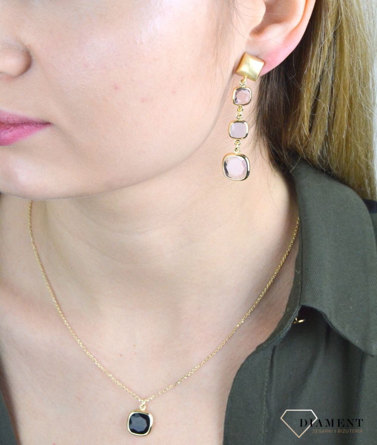 Kolczyki srebrne pozłacane wiszące kwadraciki DIA-KLC-H4180114-925. Biżuteria z dodatkiem turkusu to jeden z najnowszych trendów. Modne kolczyki będą doskonałym prezentem. Srebrne kolczyki w pozłoceniu z dodatkiem różowej.jpg