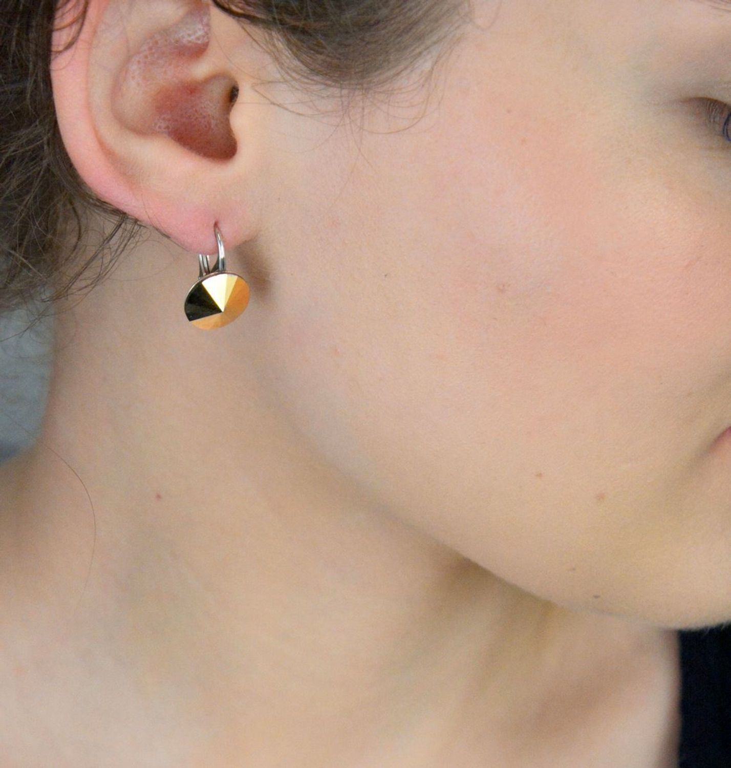 Srebrne kolczyki z kryształami Swarovskiego DIA-KLC-HILTON-925 🤎 Bigiel angielski, srebro 925, długość 1,8 cm. Styl i jakość, którą pokochasz! Sprawdzą się jako biżuteria codzienna, wieczorowa 1.jpg