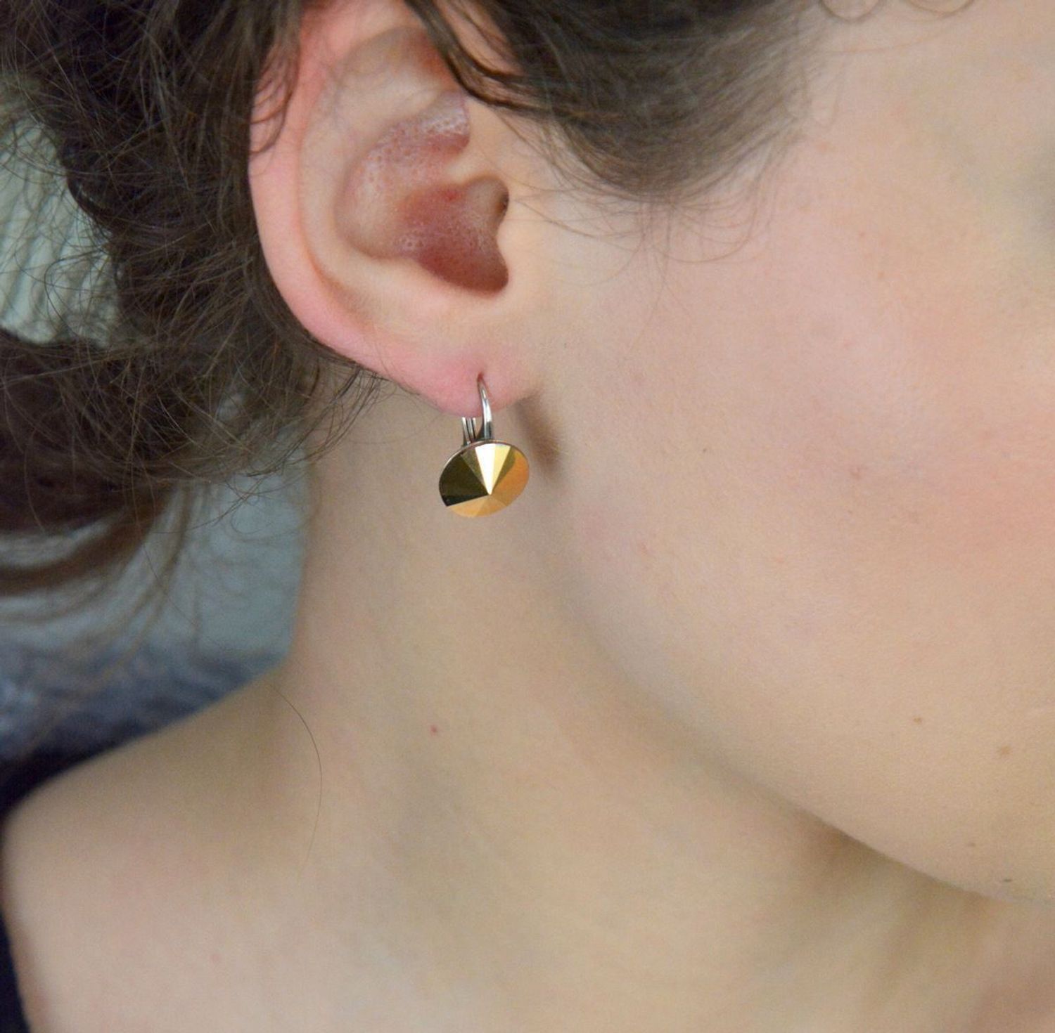 Srebrne kolczyki z kryształami Swarovskiego DIA-KLC-HILTON-925 🤎 Bigiel angielski, srebro 925, długość 1,8 cm. Styl i jakość, którą pokochasz! Sprawdzą się jako biżuteria codzienna, wieczorowa 1.jpg